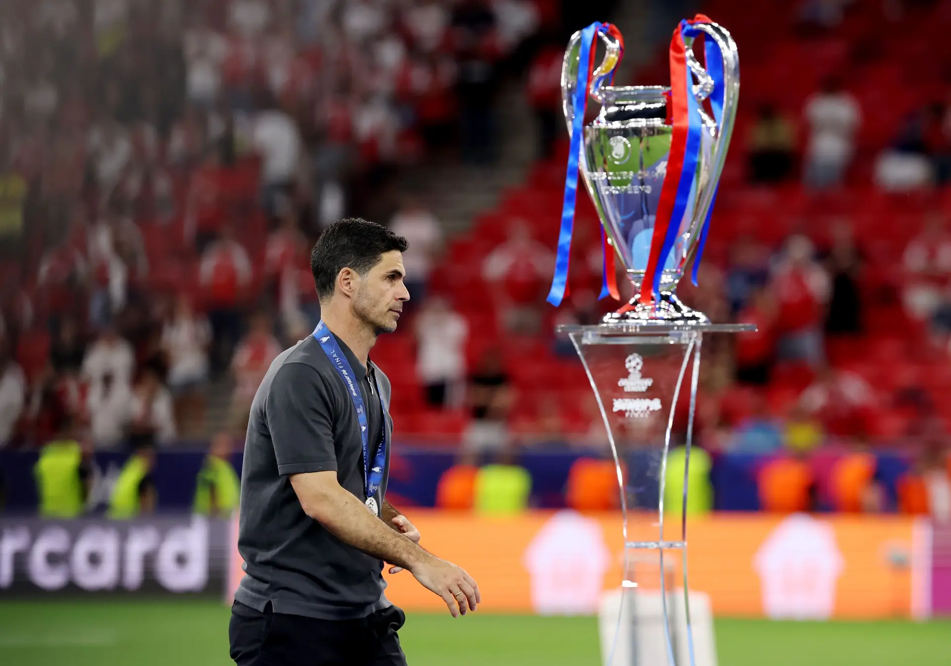 Quem vê caras, vê equipas