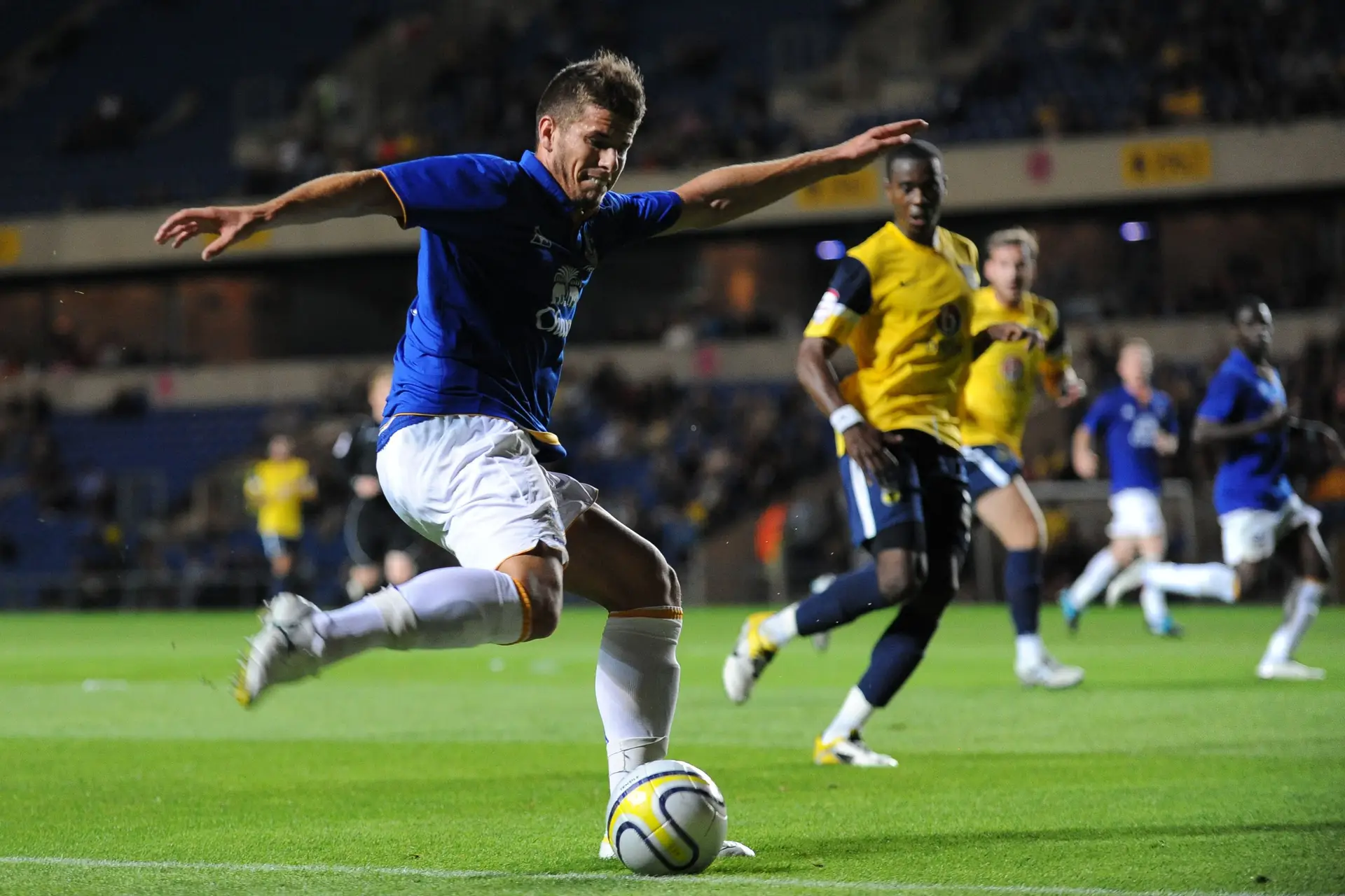 O avançado fez vários jogos pelo Everton mas nunca estreou na Premier League
