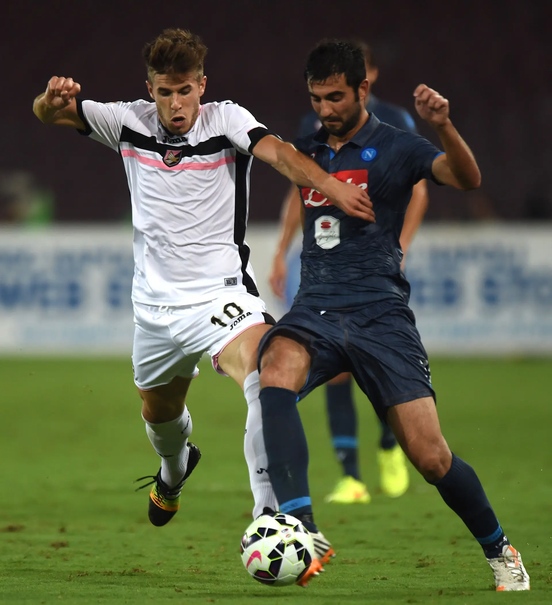 João Silva (à equerda) em ação pelo Palermo