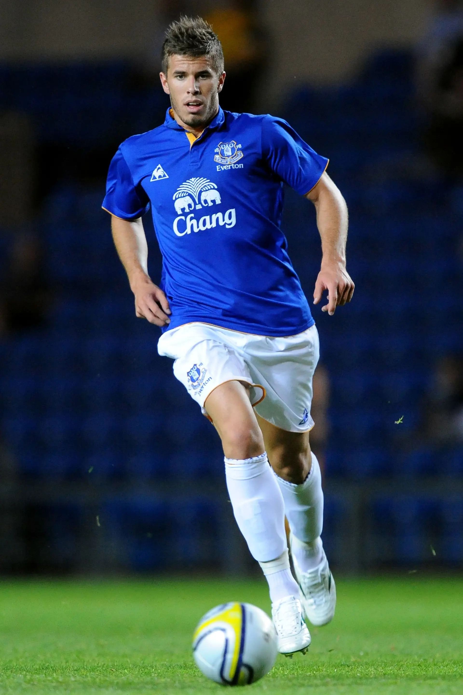 O avançado assinou pelo Everton em 2010