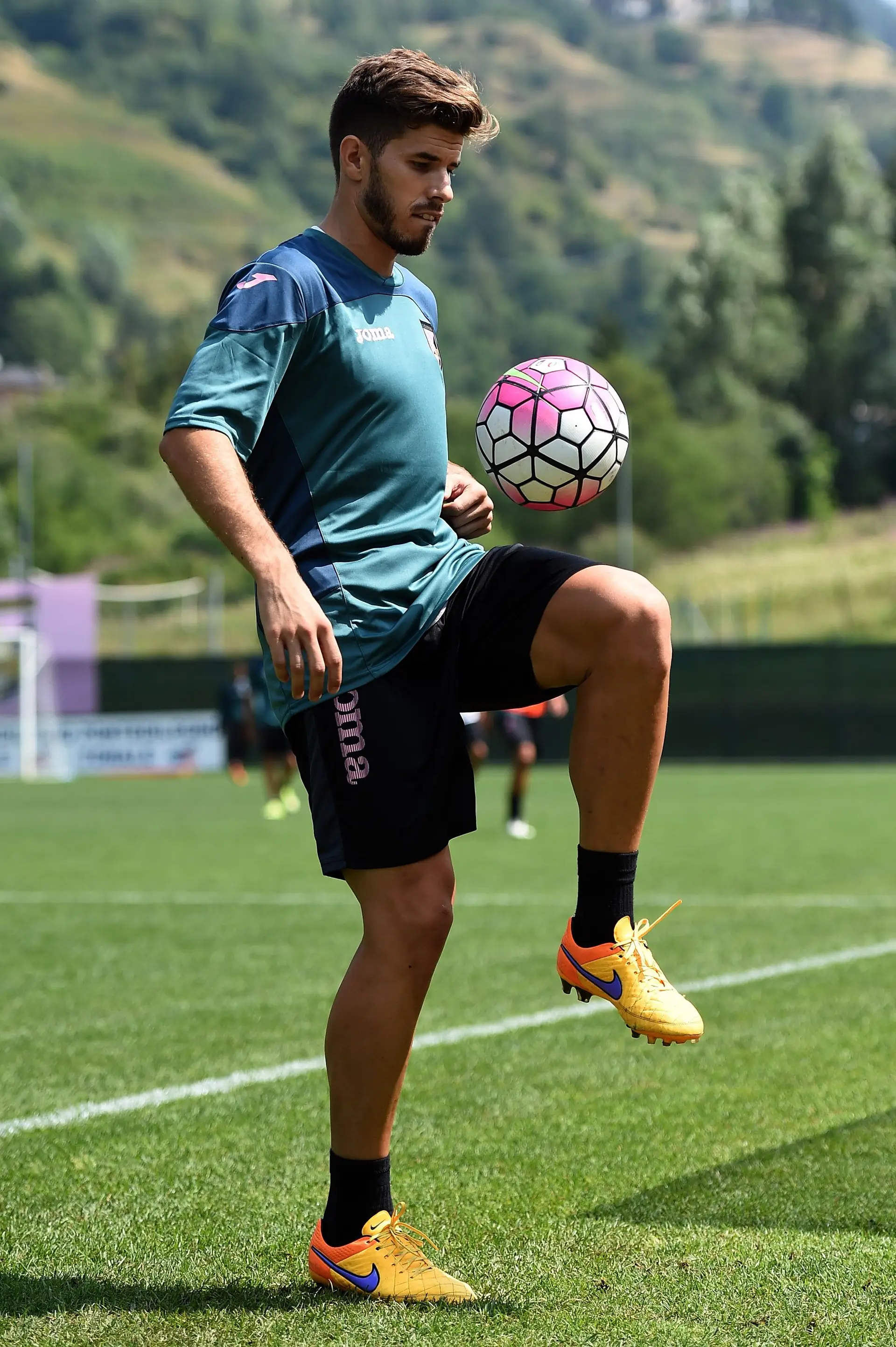 O avançado durante um treino do Palermo, em Itália