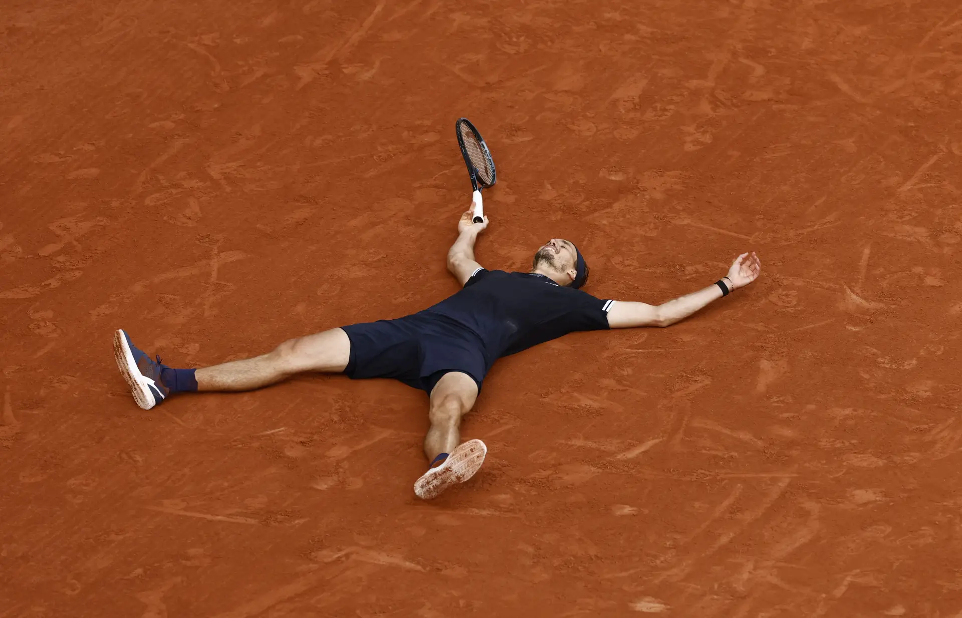 Em Roland-Garros, a vitória pertenceu ao mais insistente: Alexander Zverev já tem o seu Grand Slam