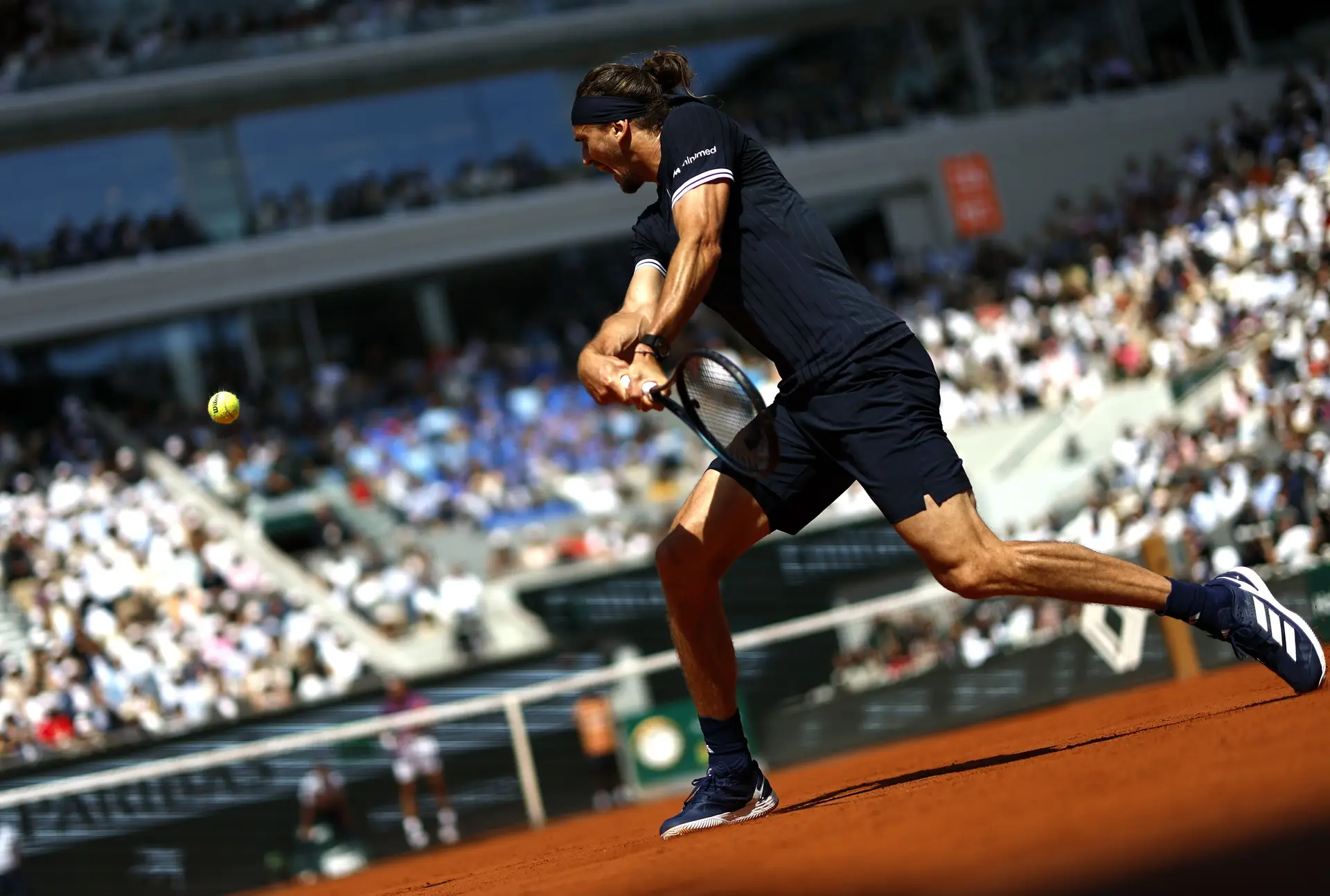 Zverev a preparar uma das suas potentes esquerdas a duas mãos