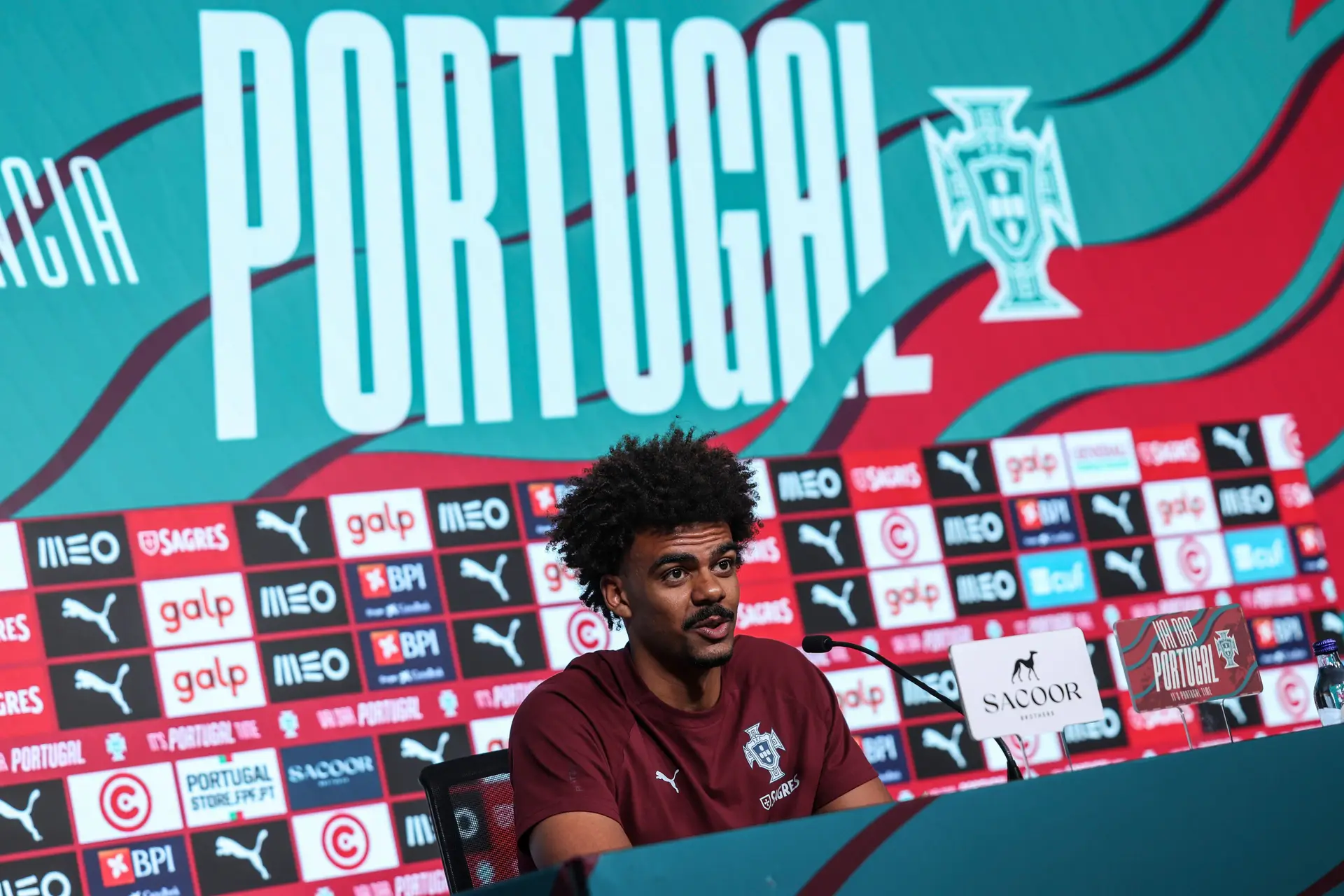 Central falou aos jornalistas na Cidade do Futebol