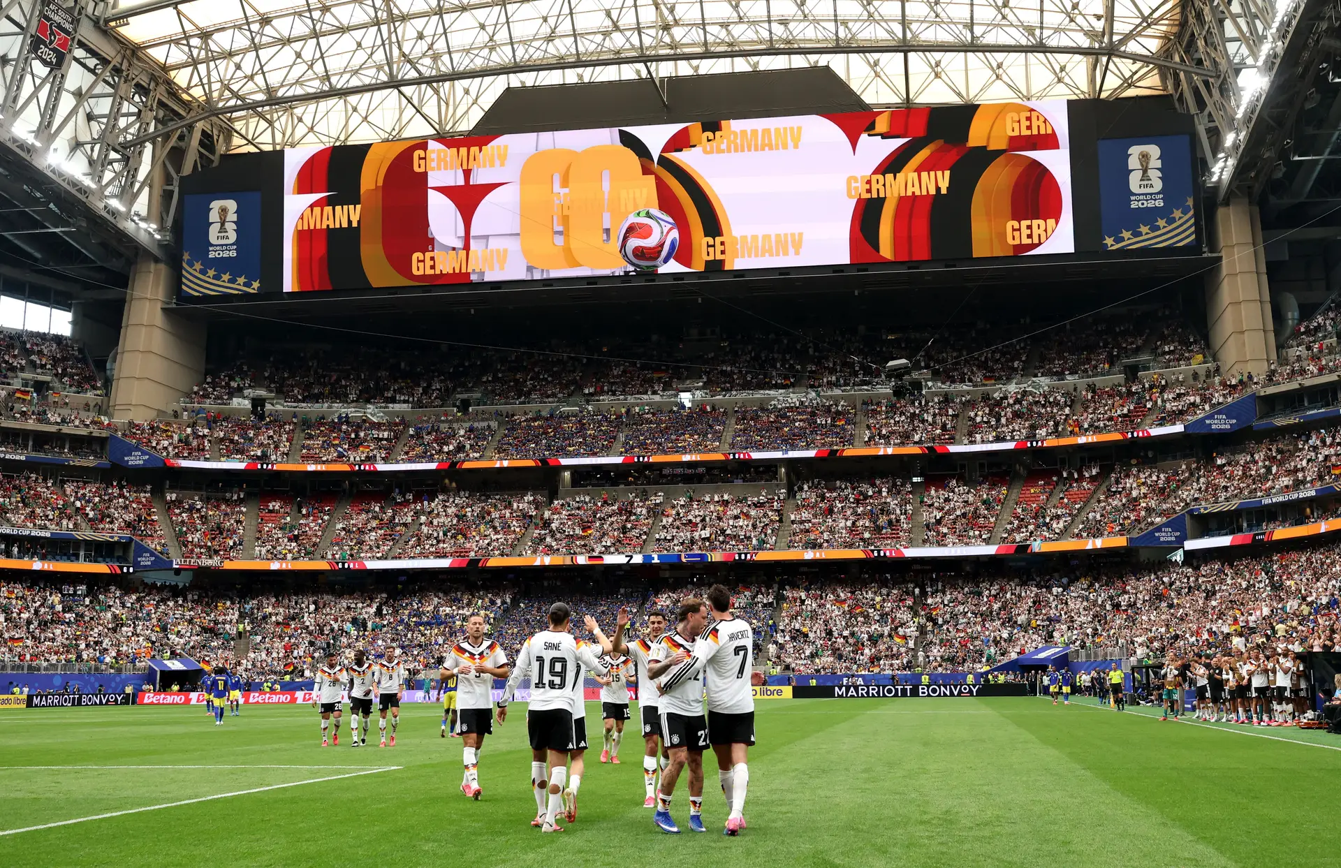Os jogadores da Alemanha a celebrarem um dos sete golos que marcaram a Curaçau no primeiro jogo no Mundial de 2026 para ambas as seleções