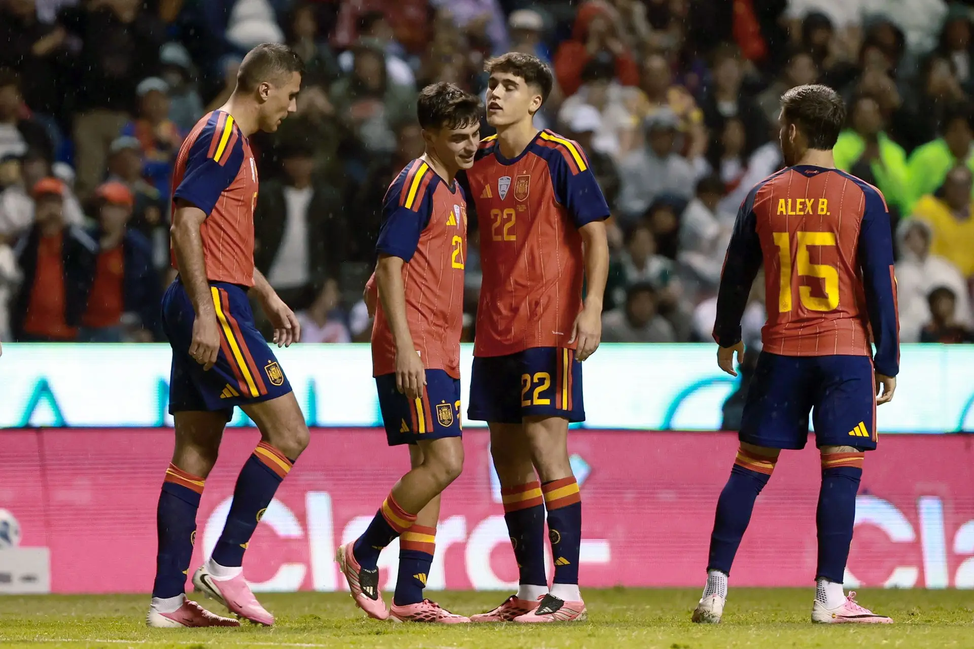 Espanha celebra um golo frente ao Peru, em amigável disputado em Puebla, no México