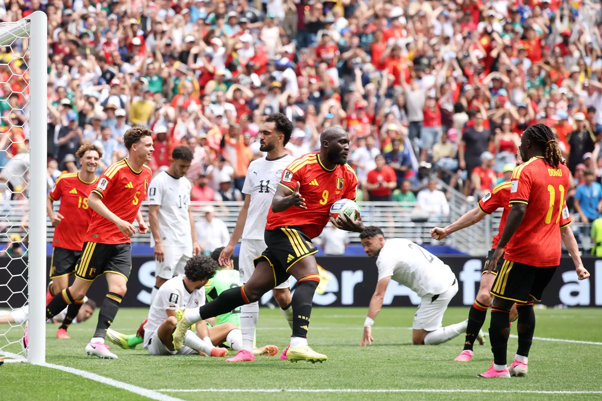 Lukaku forçou o defesa egípcio a marcar na própria baliza