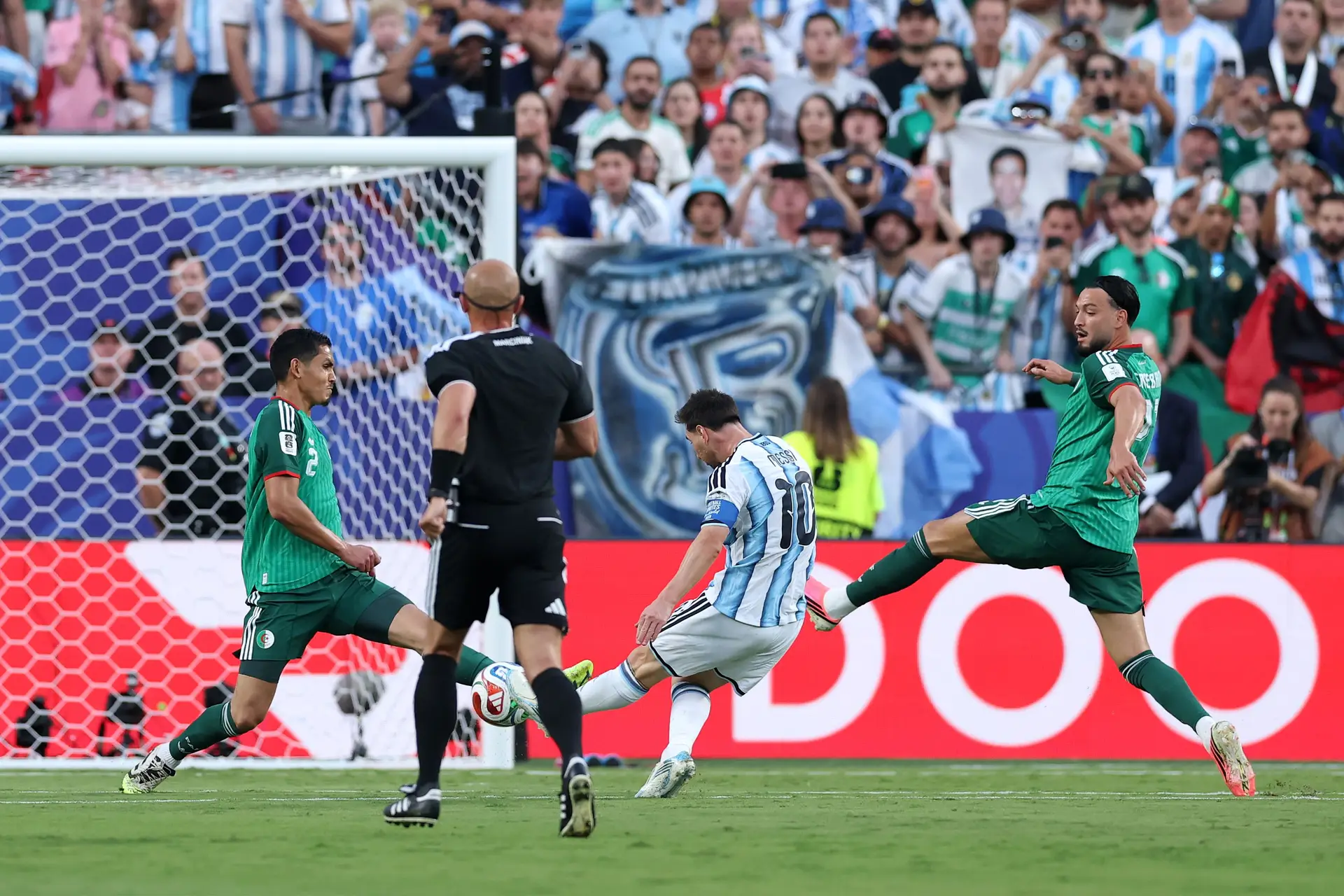 Messi faz o 1-0