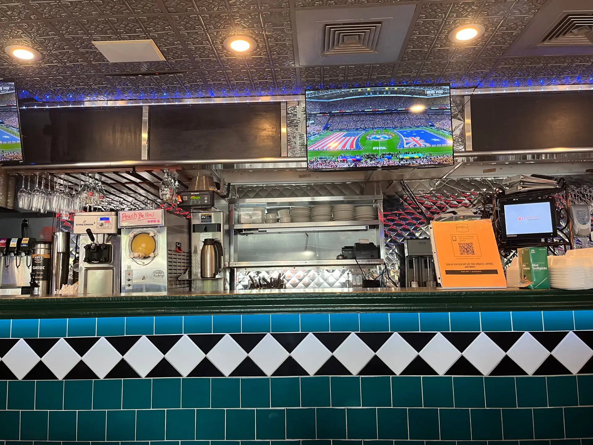 A fachada do restaurante tipicamente norte-americano, em Houston, onde havia mais televisões a passar o EUA-Austrália do Mundial do que pessoas interessadas em ver o jogo