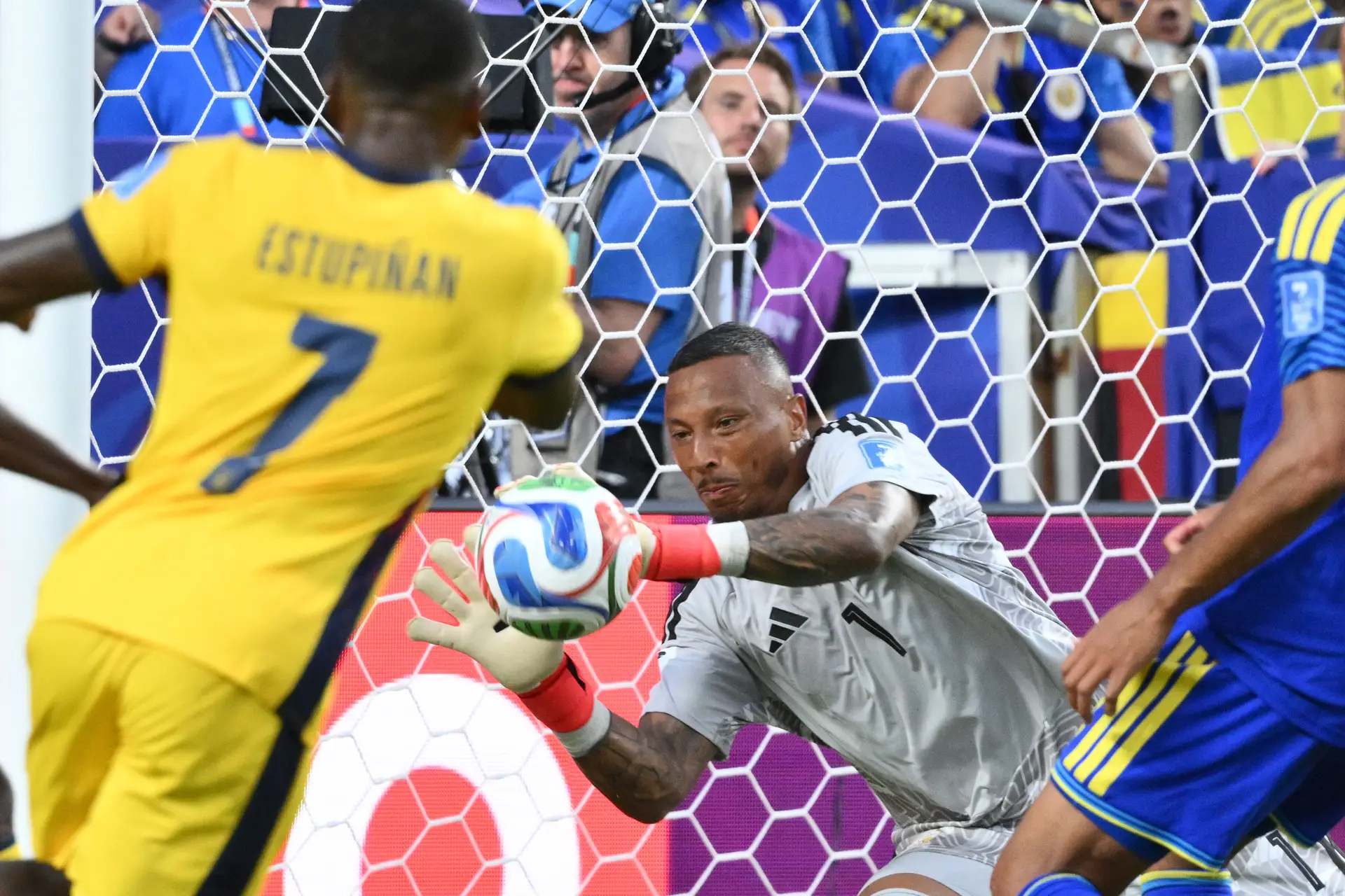 Guarda-redes Eloy Room faz 15 defesas frente ao Equador e Curaçau garante primeiro ponto no Mundial