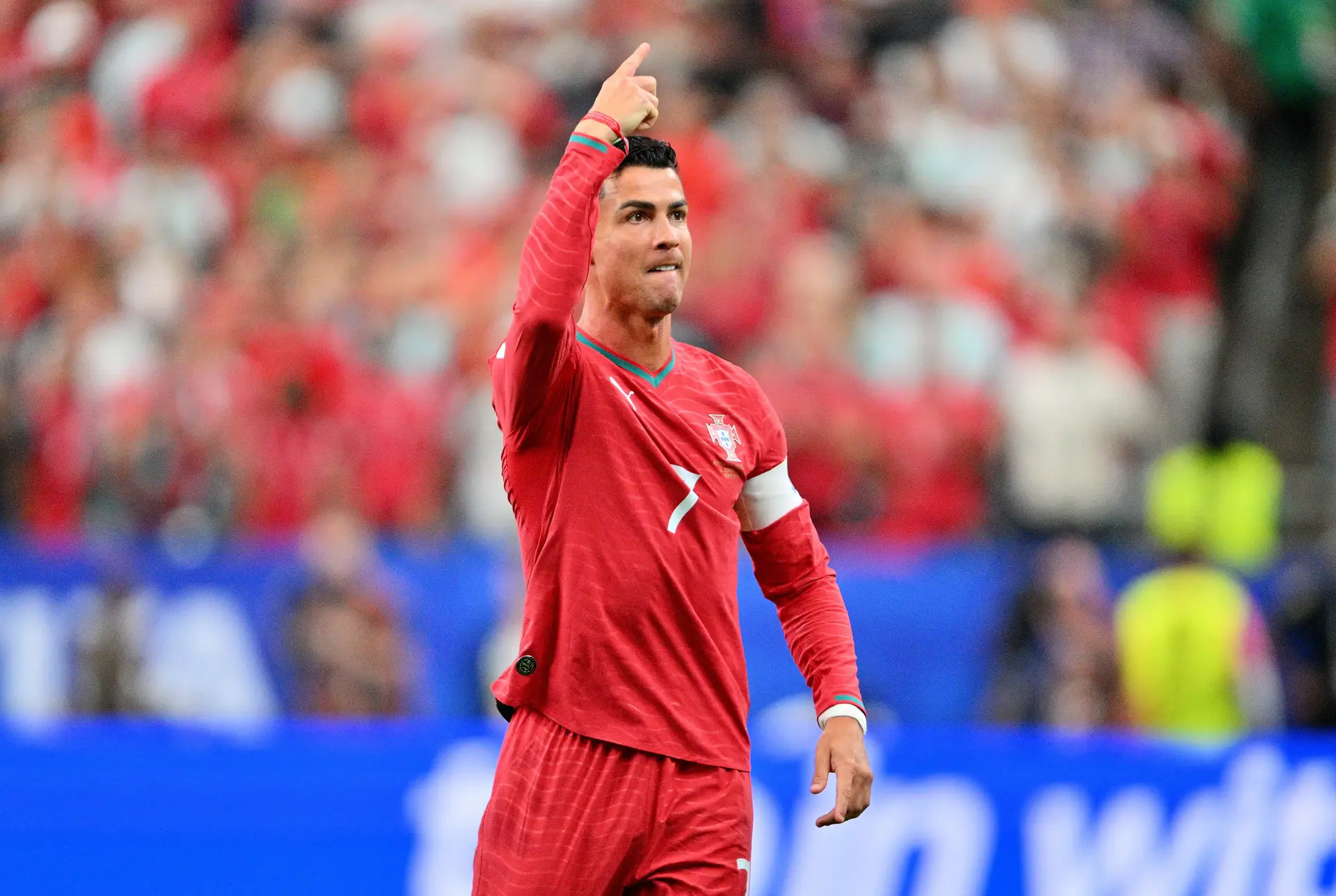 Cristiano bisou frente ao Usbequistão