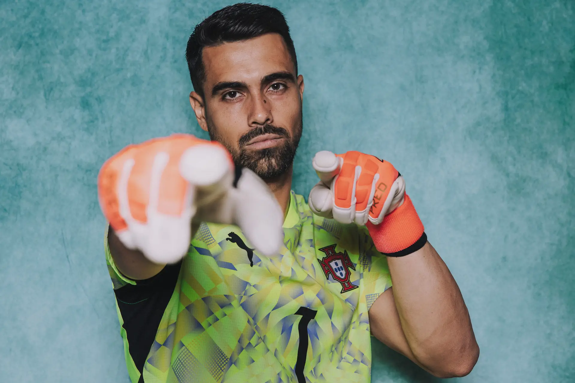 Agarrem-se a Diogo Costa, ele não deixa ninguém cair
