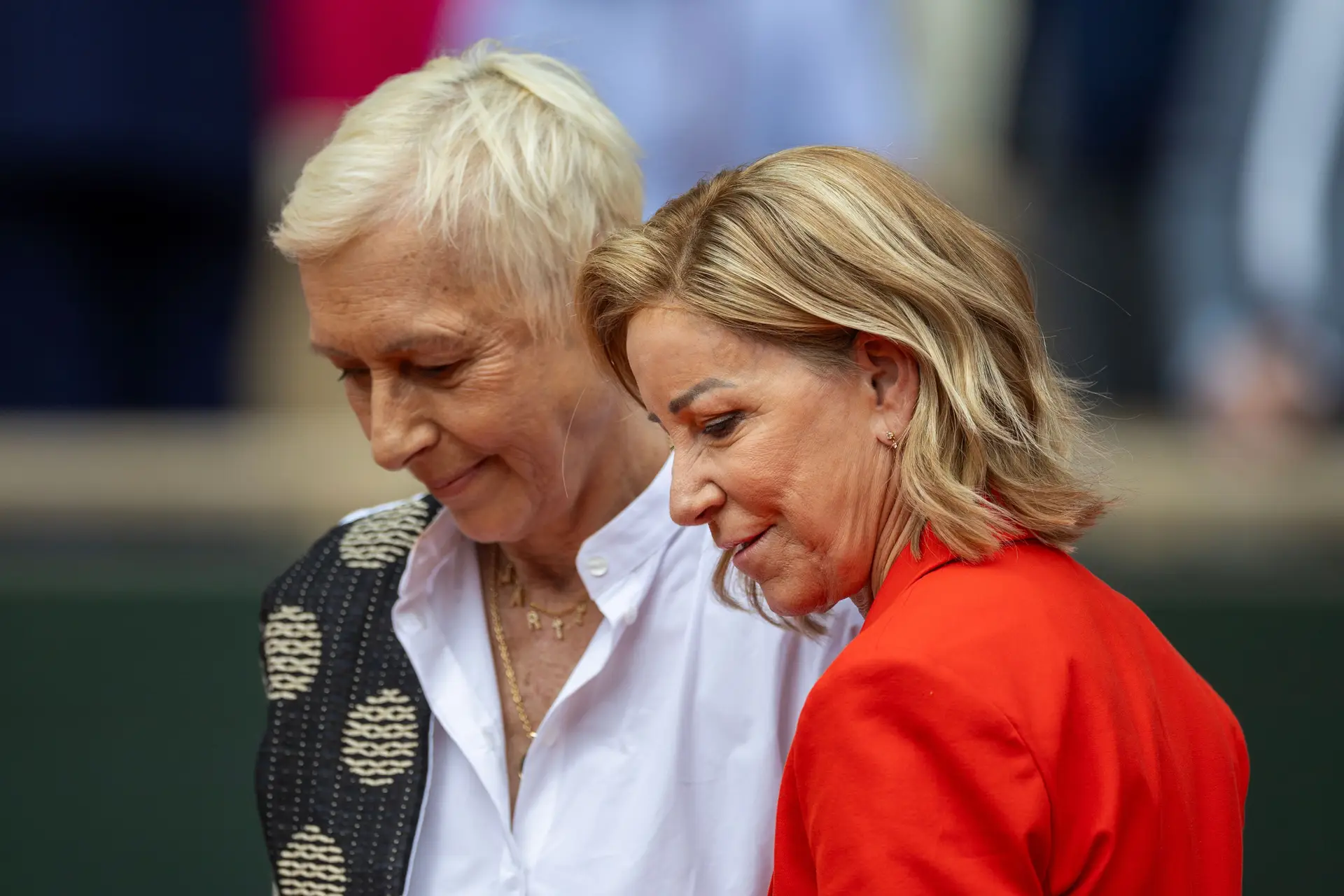 Martina Navratilova e Chris Evert em 2024, quando entregaram juntas os prémios às finalistas de Roland-Garros