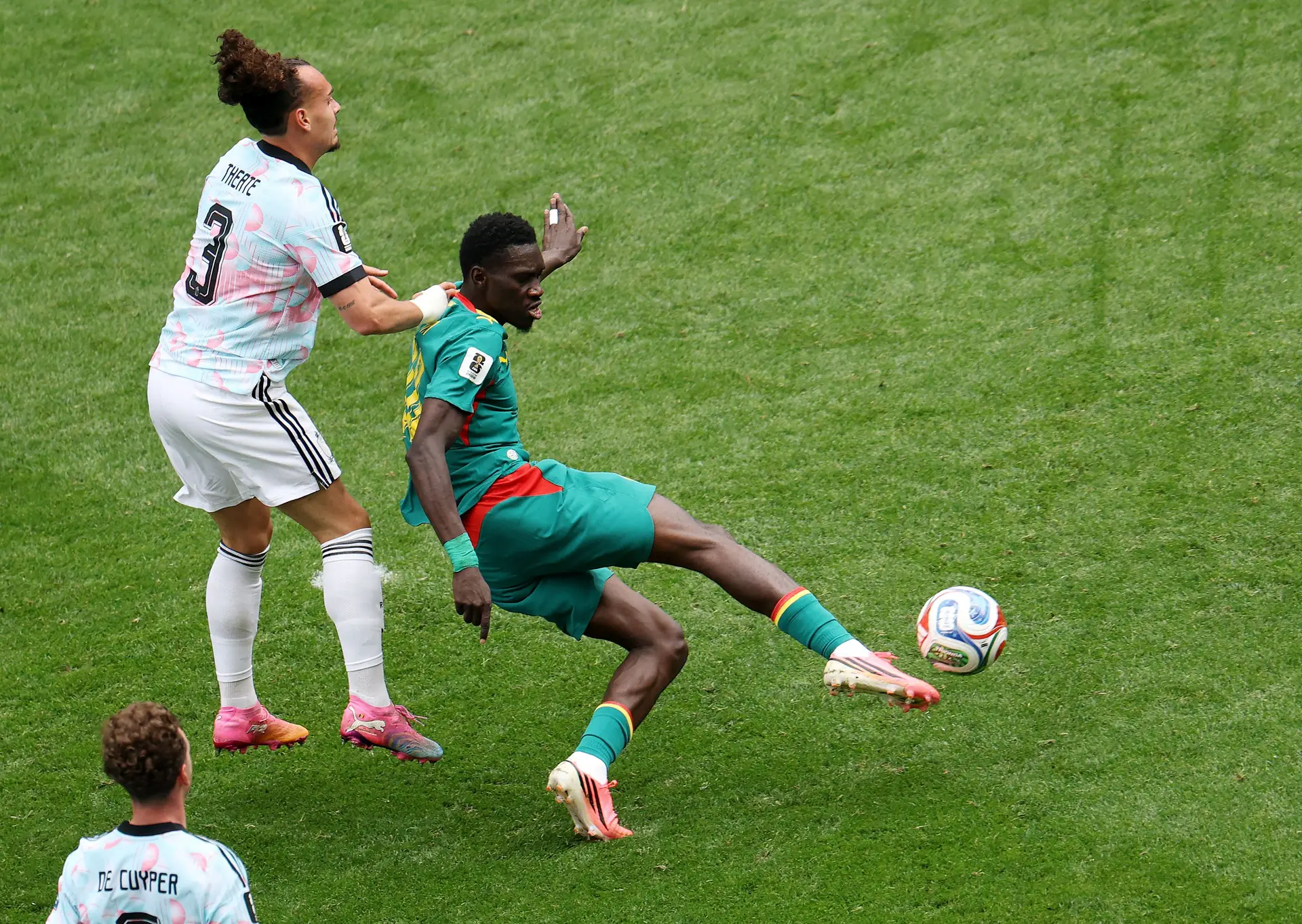 A excelente execução de Sarr para o 2-0