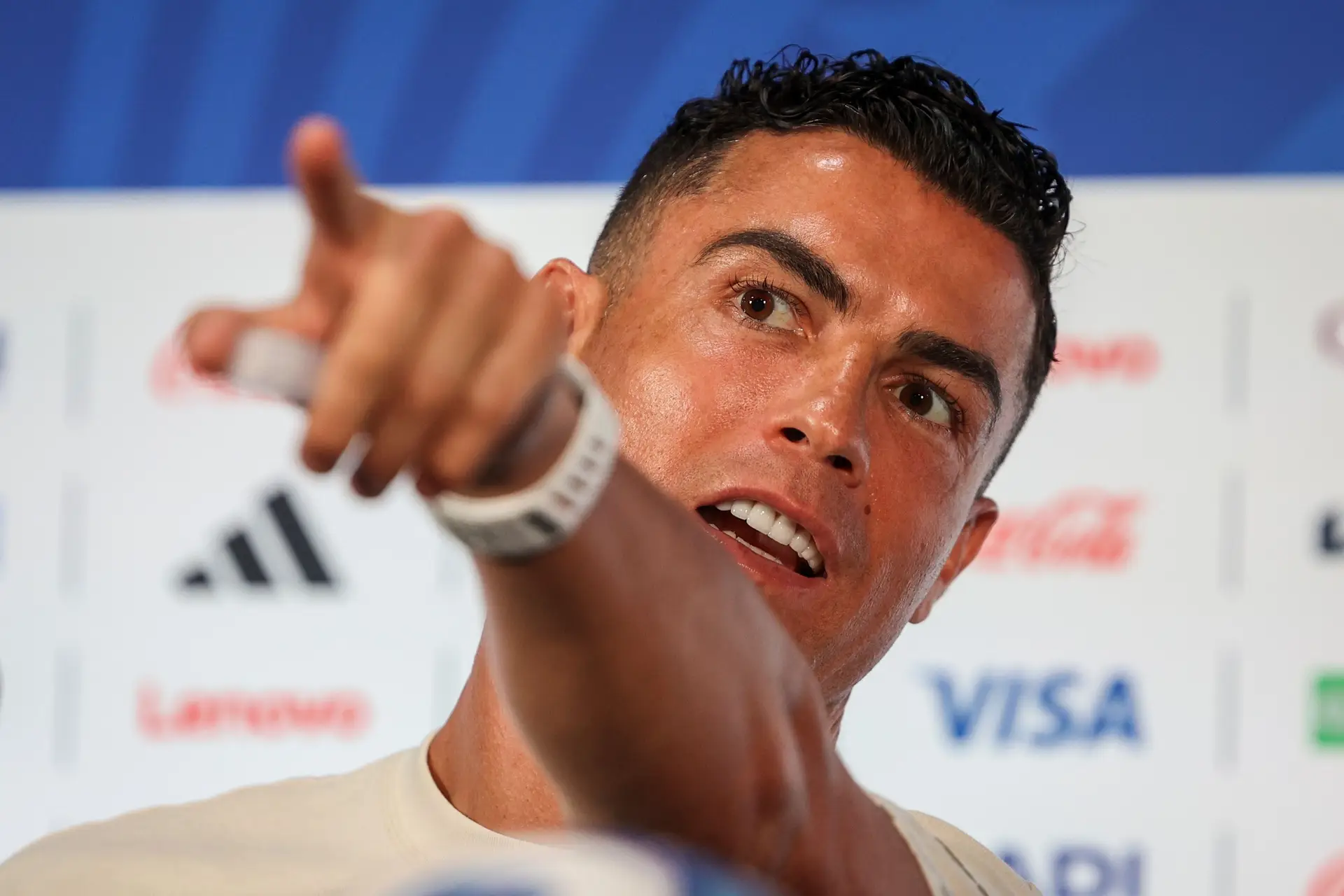 Há 23 anos que “tentam, e tentam, e tentam ‘matar‘“ Ronaldo. Tenham calma, diz ele: “É waste of time“