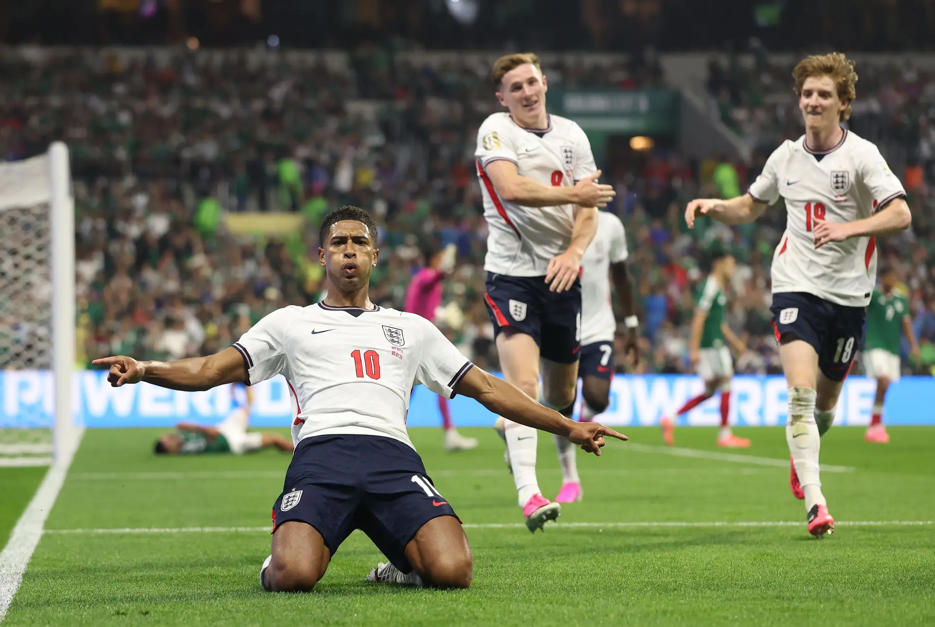 Bellingham bisou no 3-2 inglês