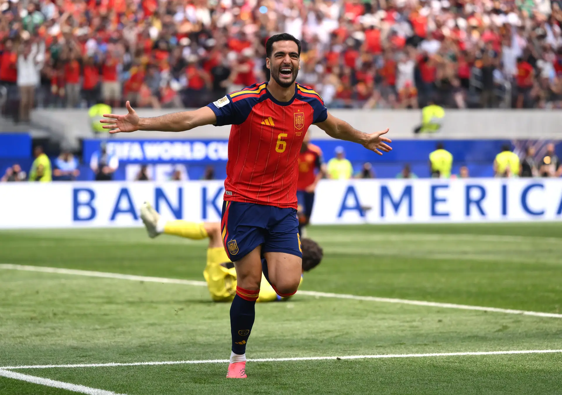 Mikel Merino festeja o 2-1
