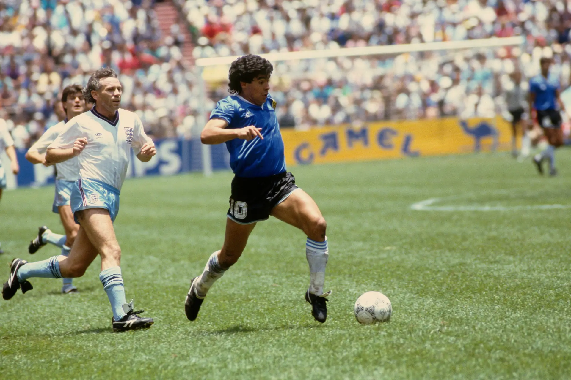 O golo em que Diego finta meia equipa inglesa
