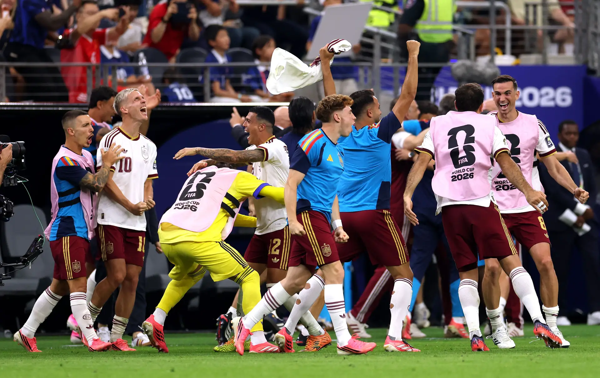 Espanha dá uma lição de futebol à França e está na final do Mundial