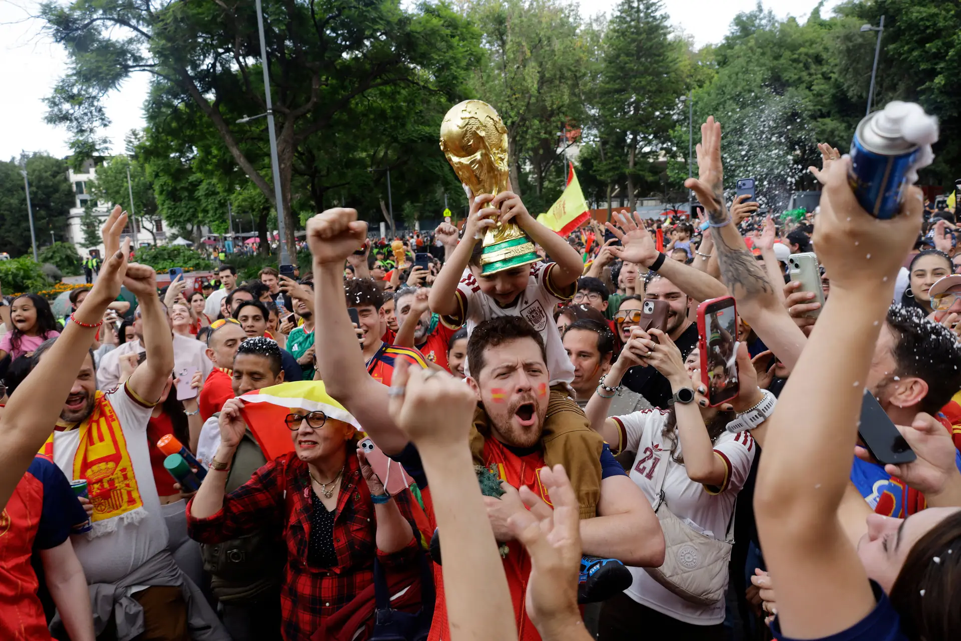 Festa do título mundial de Espanha atravessou o planeta: de Vigo até Tóquio celebrou-se La Roja
