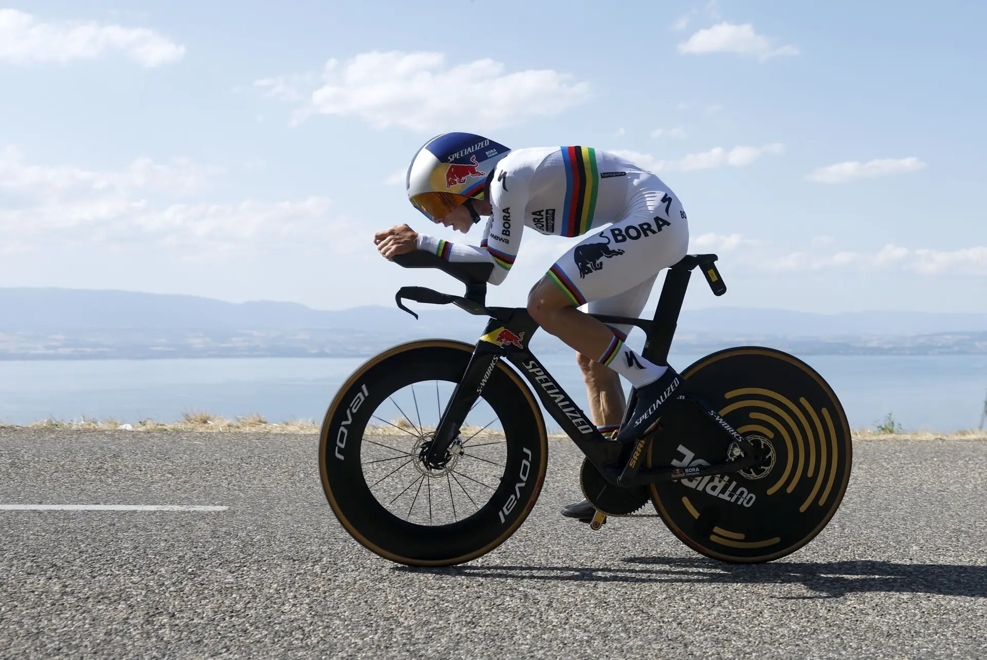 Remco Evenepoel voa no contrarrelógio e vence a segunda etapa consecutiva na Volta a França