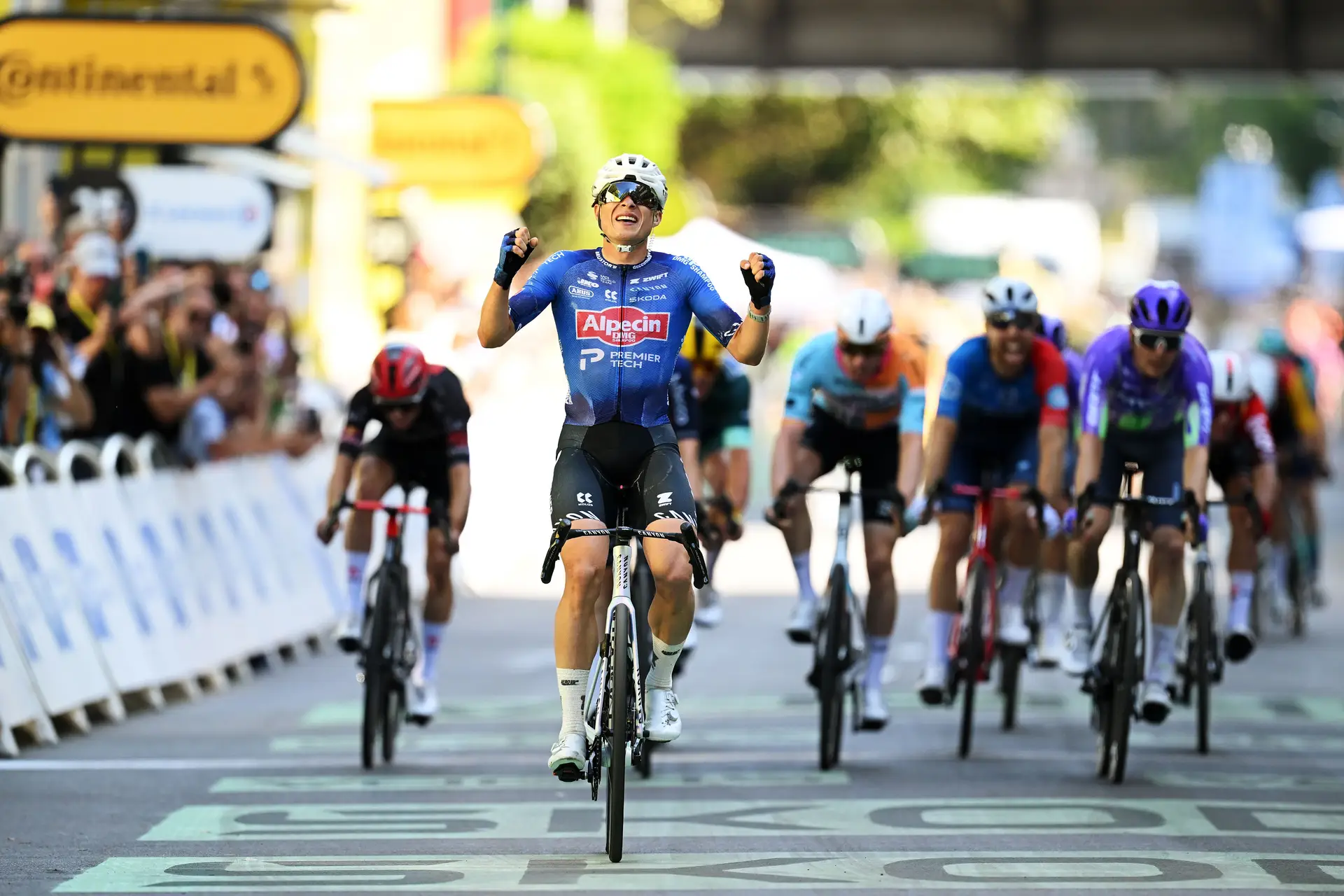 O Tour fica-lhe bem: Jasper Philipsen fugiu para vencer pelo quinto ano consecutivo na Volta a França