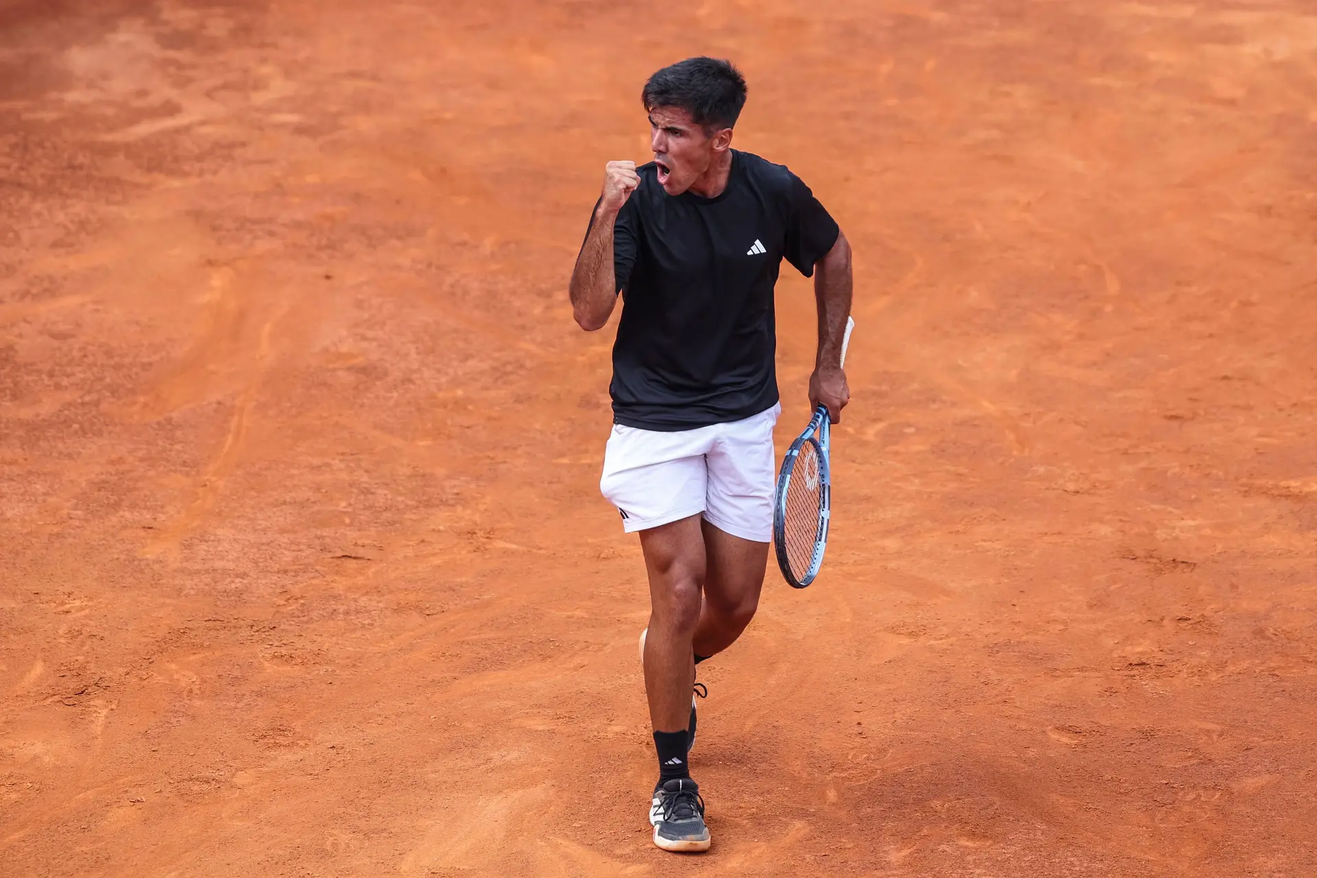 No seu primeiro torneio ATP, o português Tiago Torres qualificou-se para os quartos de final do Estoril Open