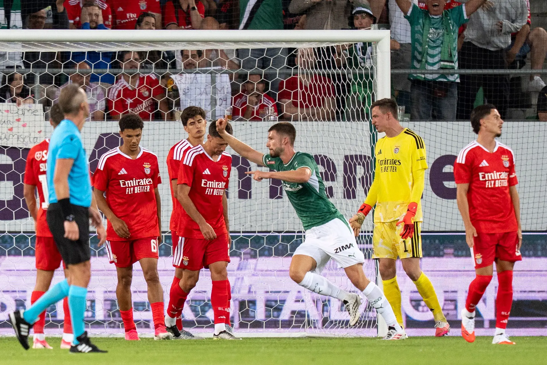 Um Benfica em pré-época foi à Suíça esbarrar com a nova temporada