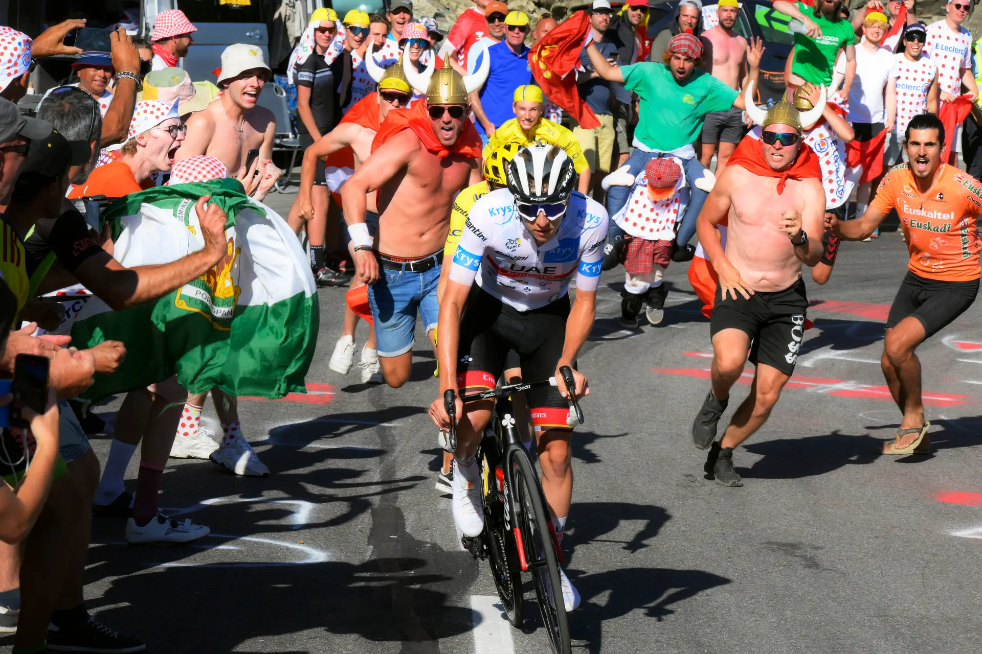 Alpe d'Huez: a mais célebre arena do Tour é também a montanha do povo