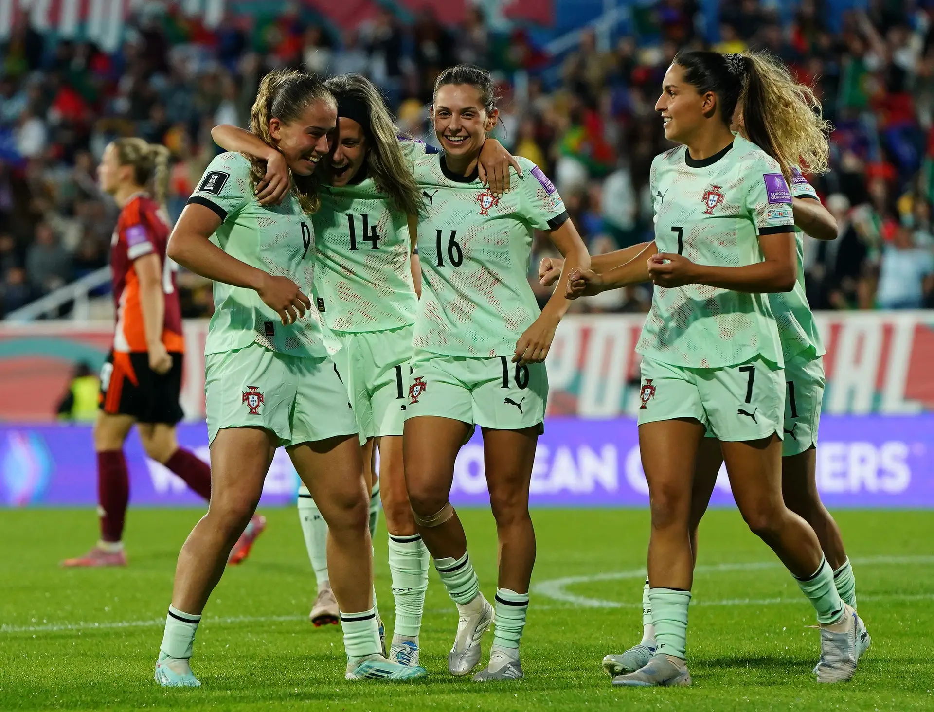 Boicote da UEFA às competições da FIFA pode sentir-se no Mundial sub-20 feminino. Portugal está apurado e desistência implica castigos