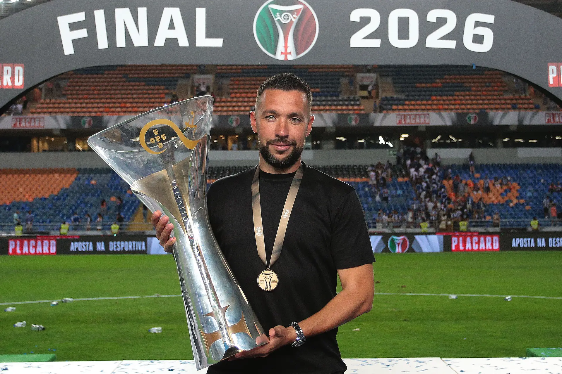 O técnico italiano com mais um troféu conquistado pelo FC Porto