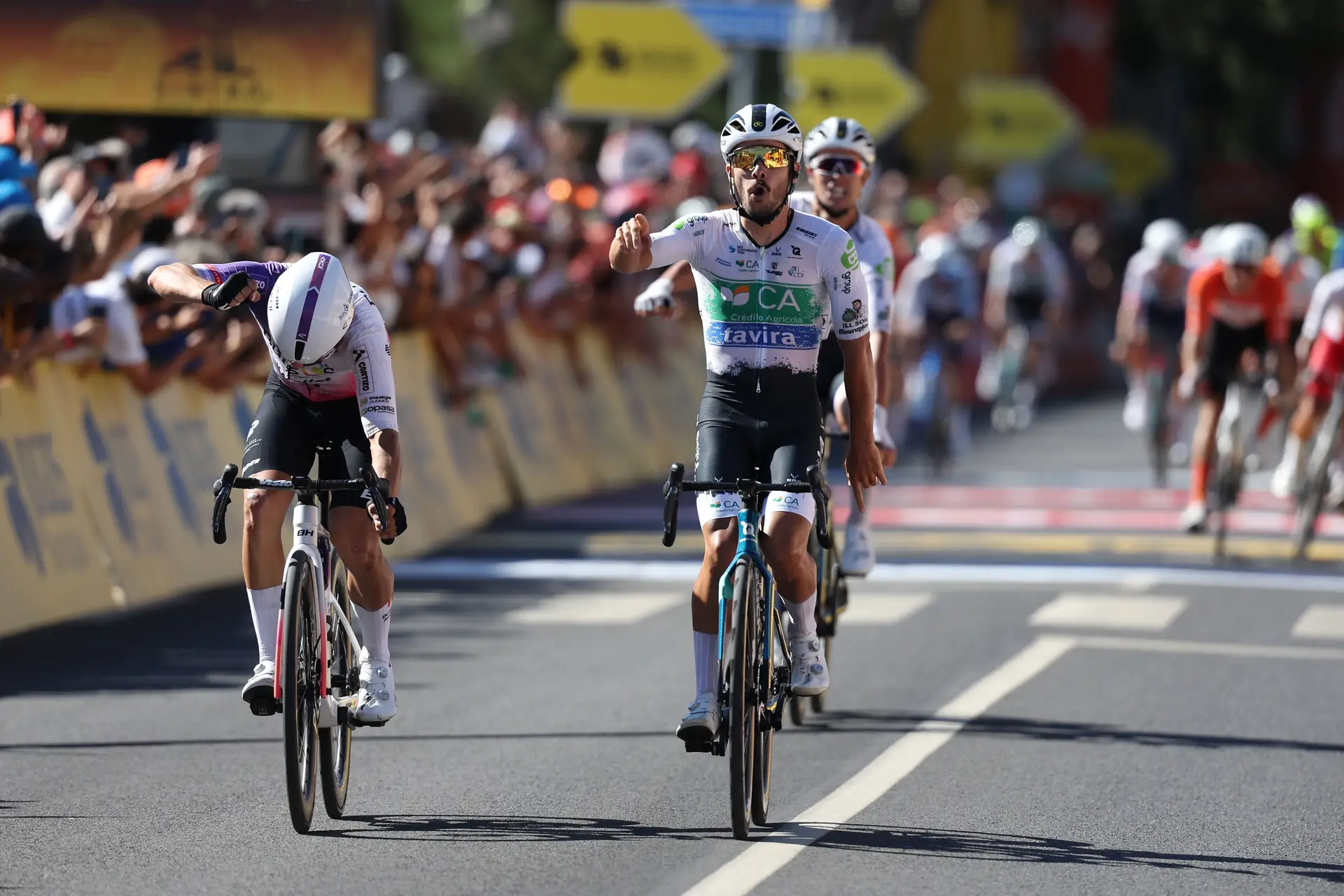 Ciclista da Tavira-Crédito Agrícola foi o primeiro a cruzar a meta em Queluz