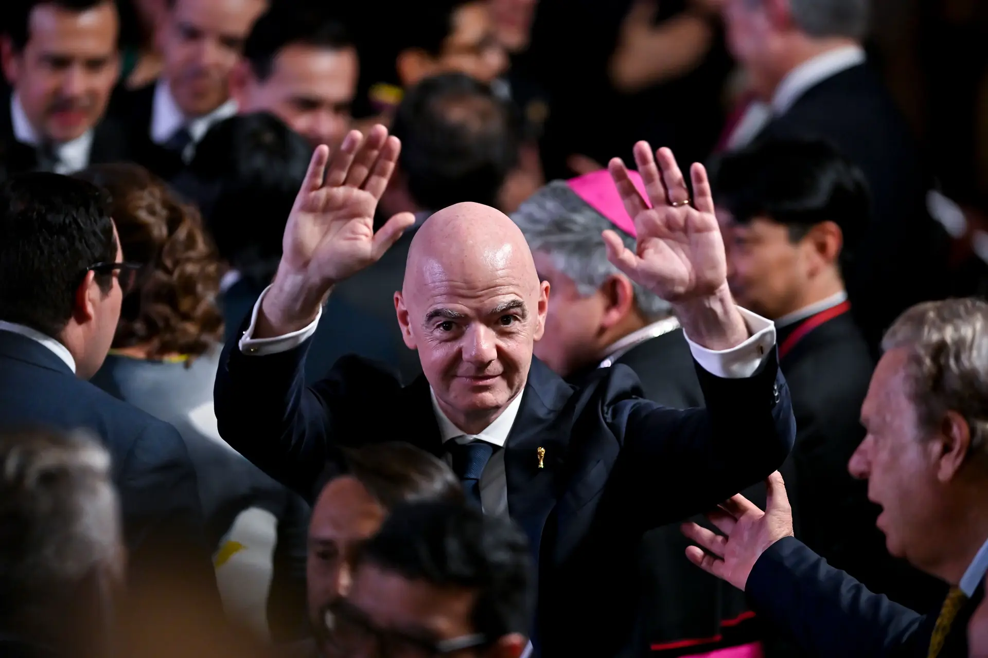 Europa, América do Norte e Ásia não arredam pé contra Gianni Infantino: “A liderança no futebol não é uma posse”