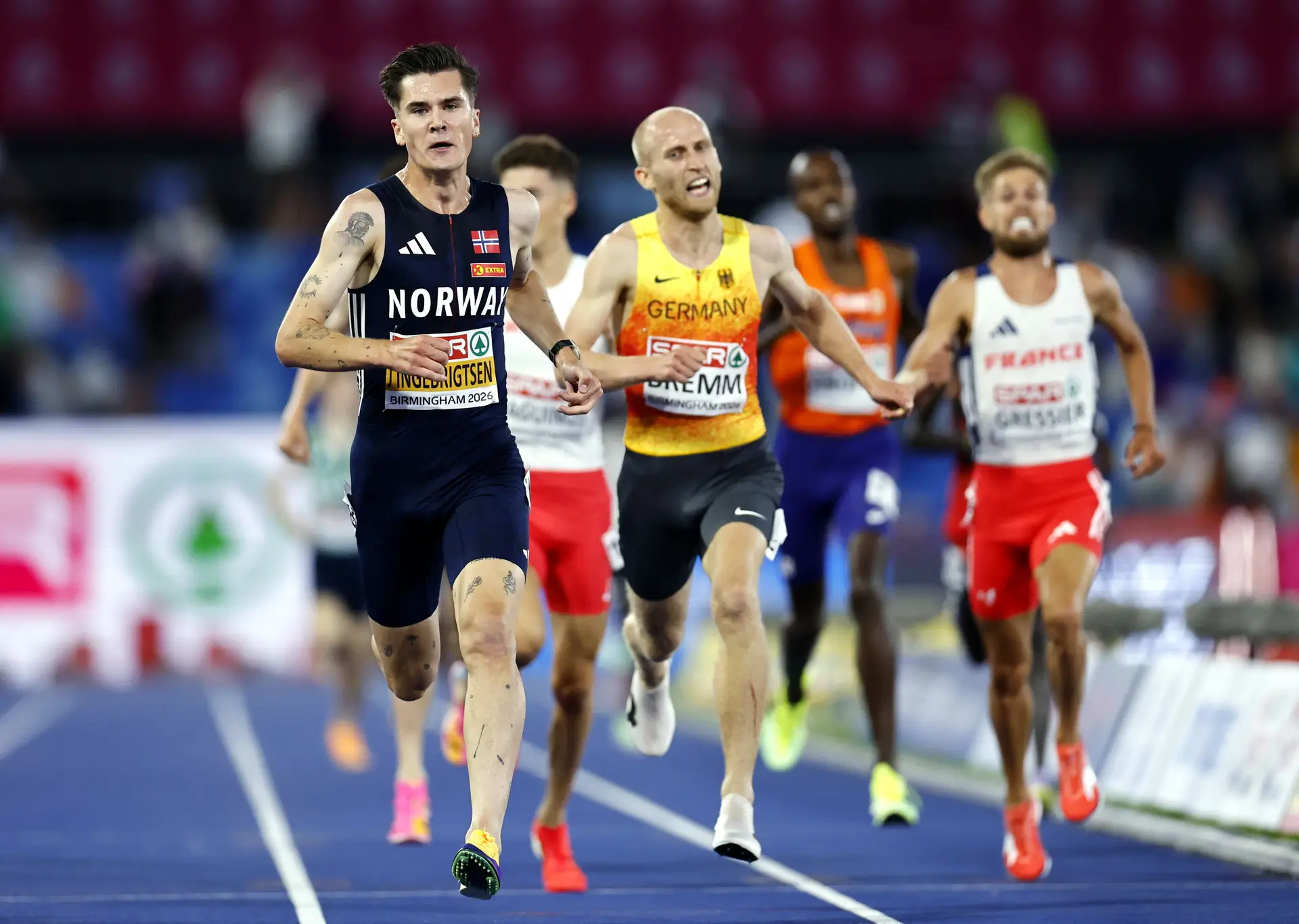 De trás para a frente, Jakob Ingebrigtsen regressou às pistas para um quarto título europeu nos 5.000m. José Carlos Pinto desistiu