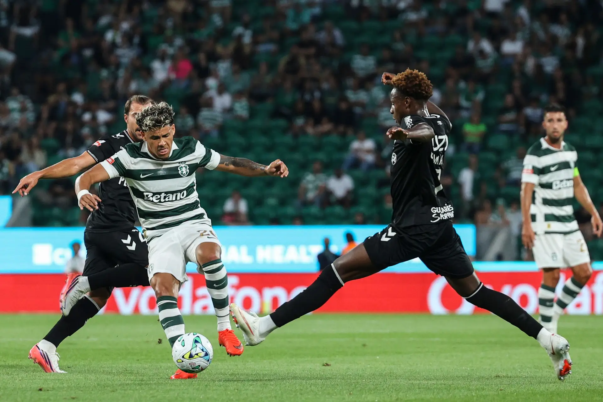 Com bola, o Sporting está bem. Sem ela os problemas são mais que muitos