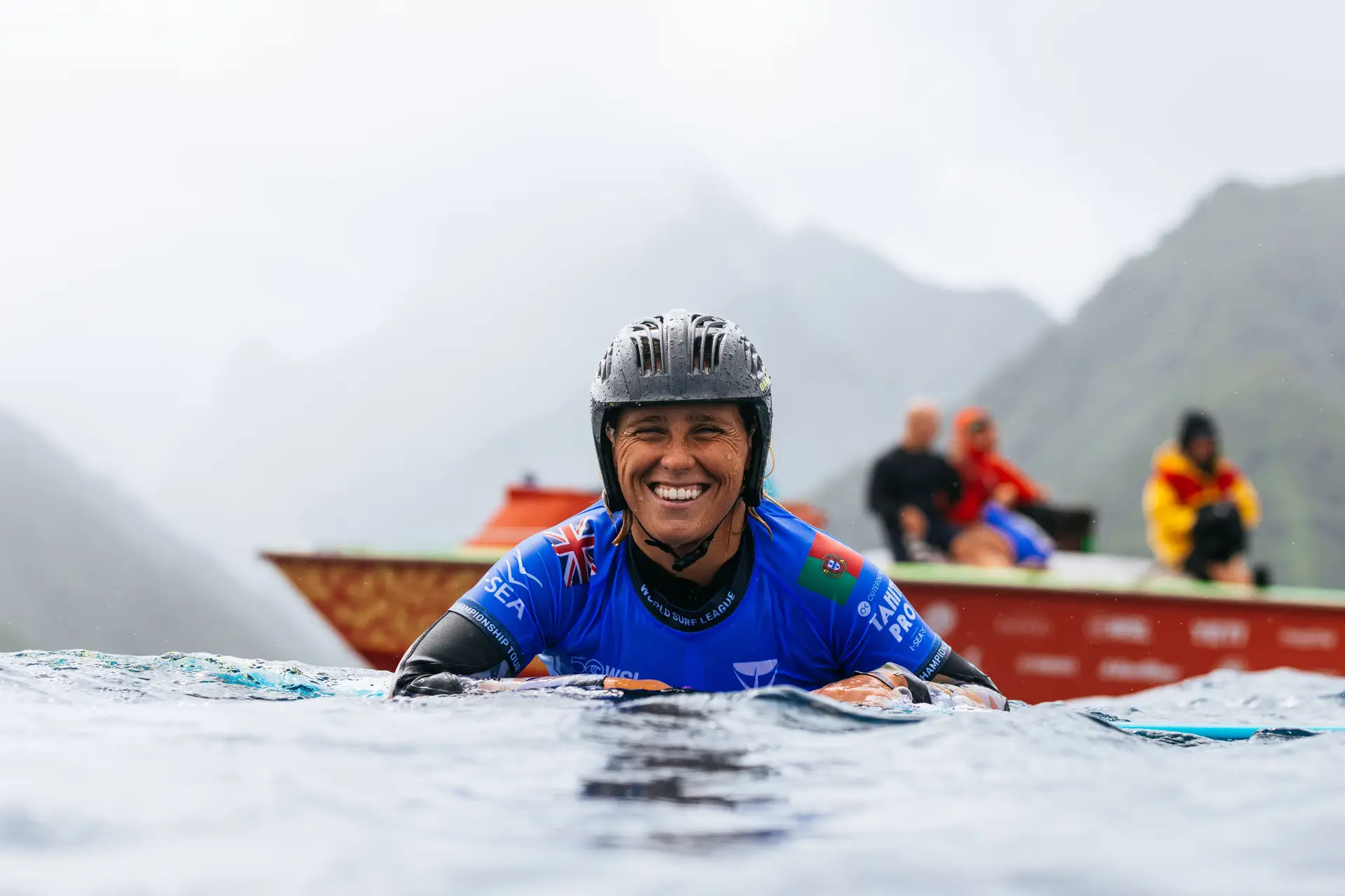 Yolanda Hopkins com o seu sorriso habitual em Teahupo'o, no Taiti, durante a etapa do circuito mundial de surf