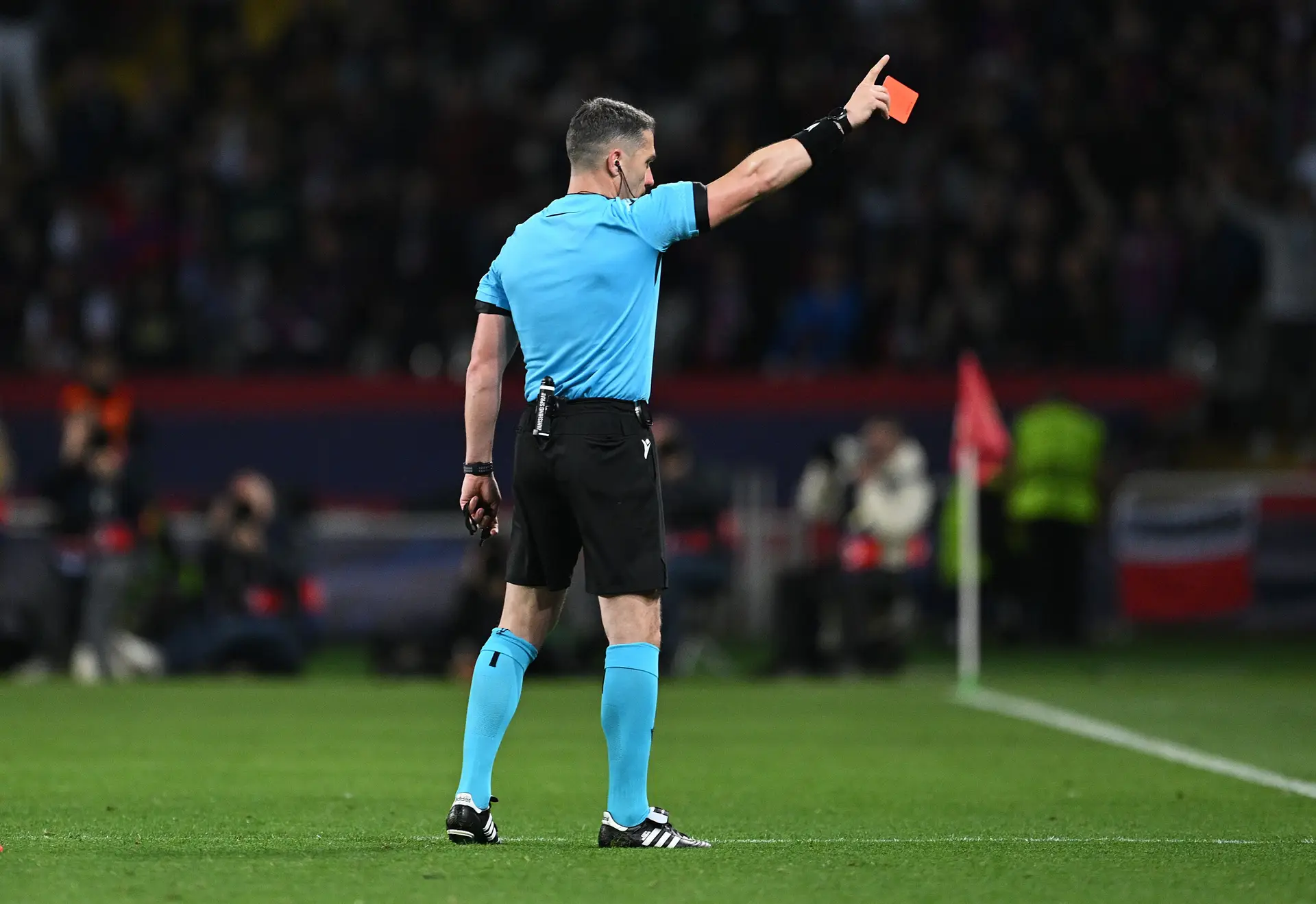 O que leva os clubes, ano após ano, a investirem tanto na comunicação em relação às arbitragens?