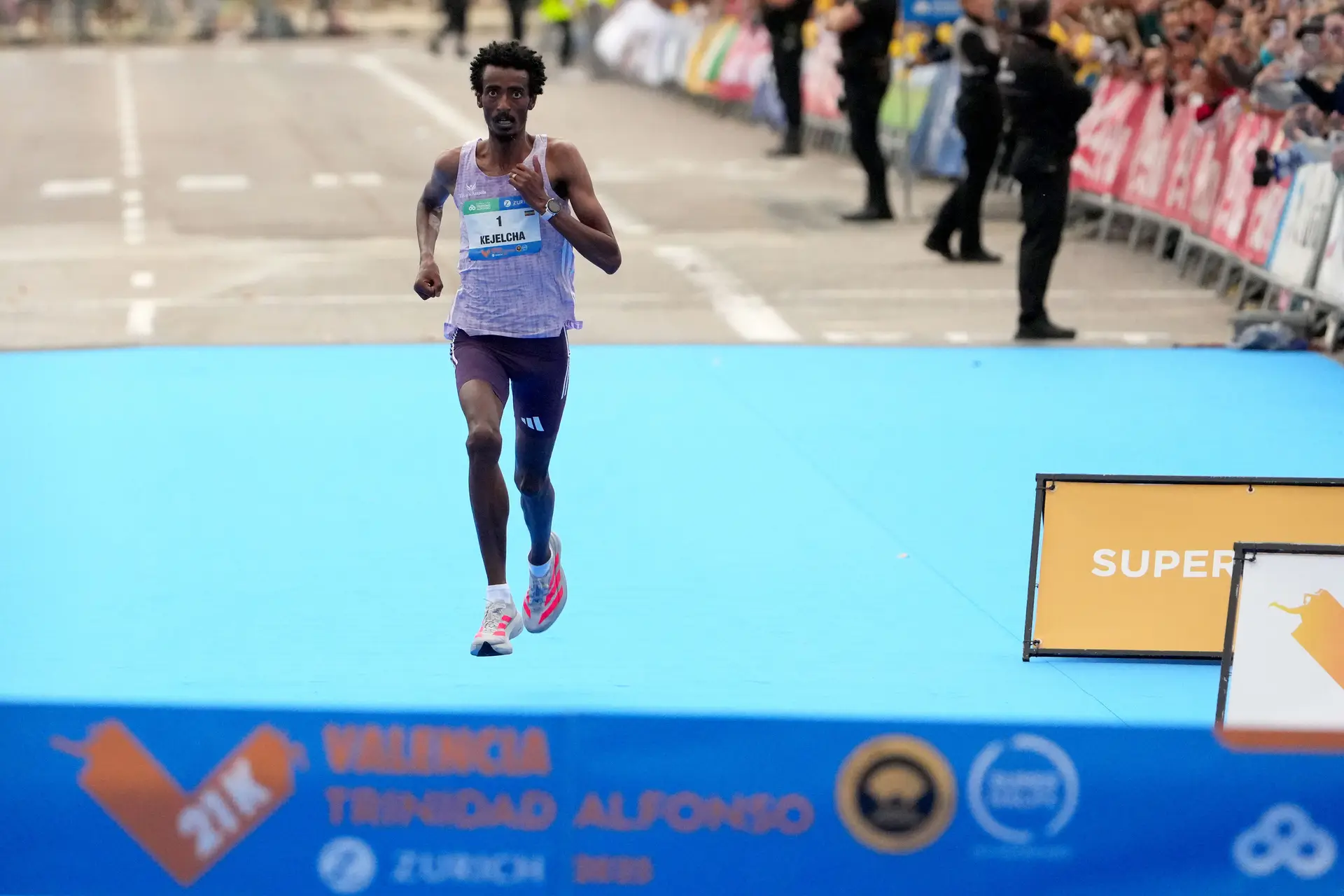 Yomif Kejelcha, aqui na meia-maratona de Valência, em outubro de 2025