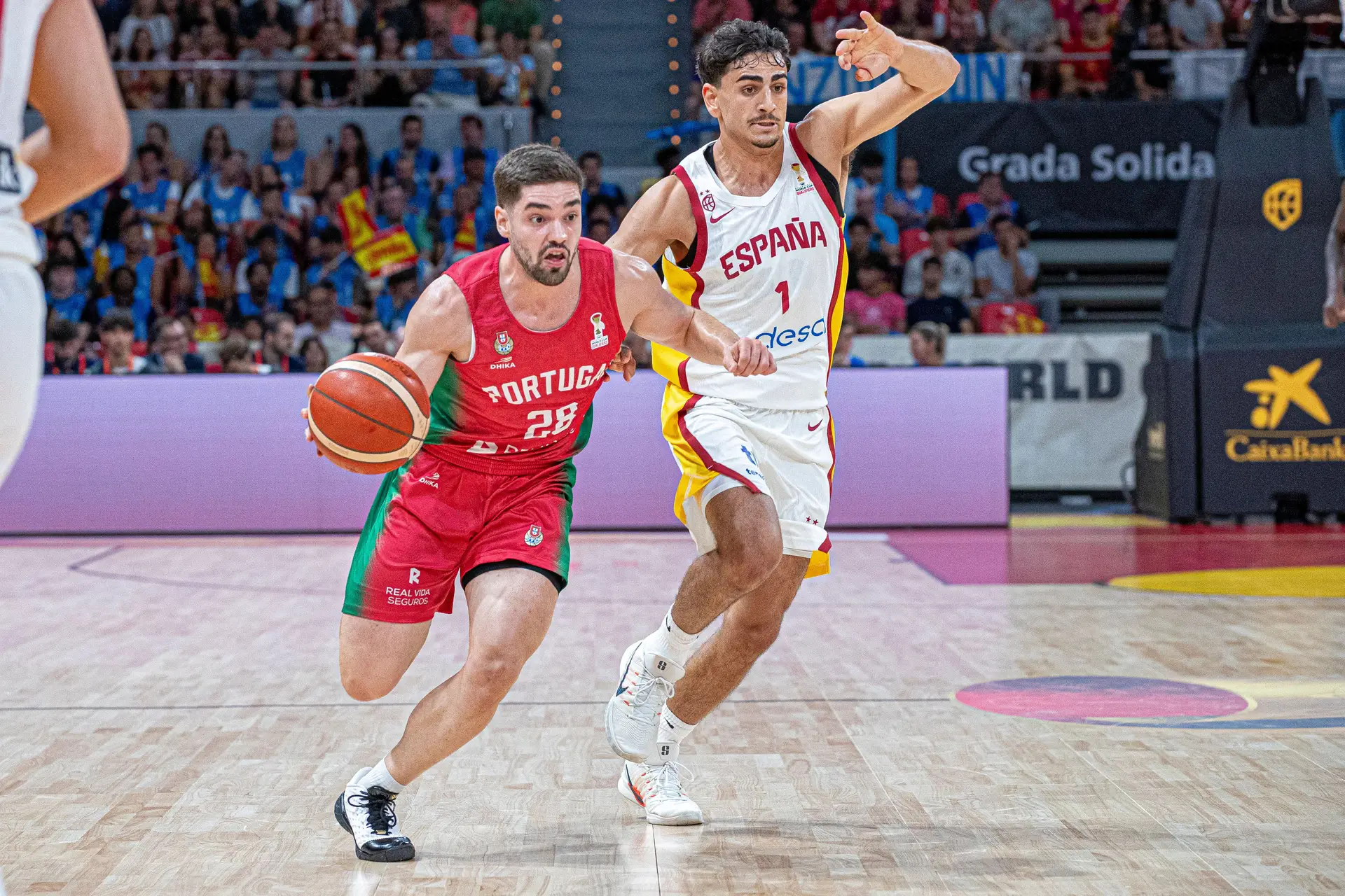 Portugal foi a Espanha ganhar pela primeira vez e deu um senhor pulo rumo ao Mundial de basquetebol