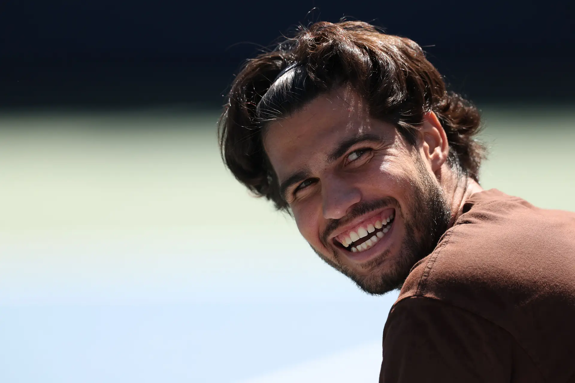 Carlos Alcaraz vai jogar com o seu agora longo cabelo no US Open após cerca de cinco meses longe dos courts devido a uma lesão no punho