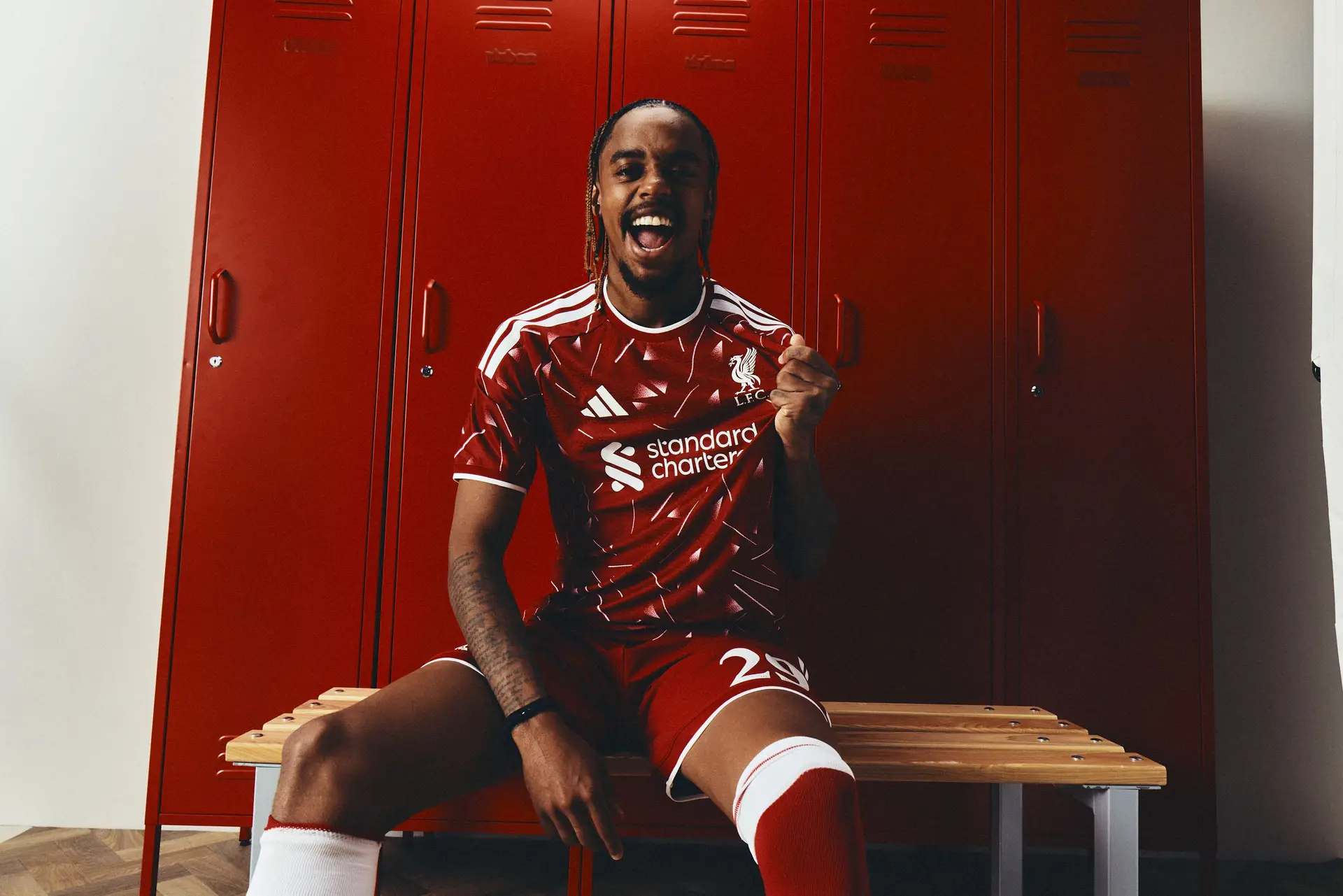 Francês transferiu-se do Paris Saint-Germain para o Liverpool