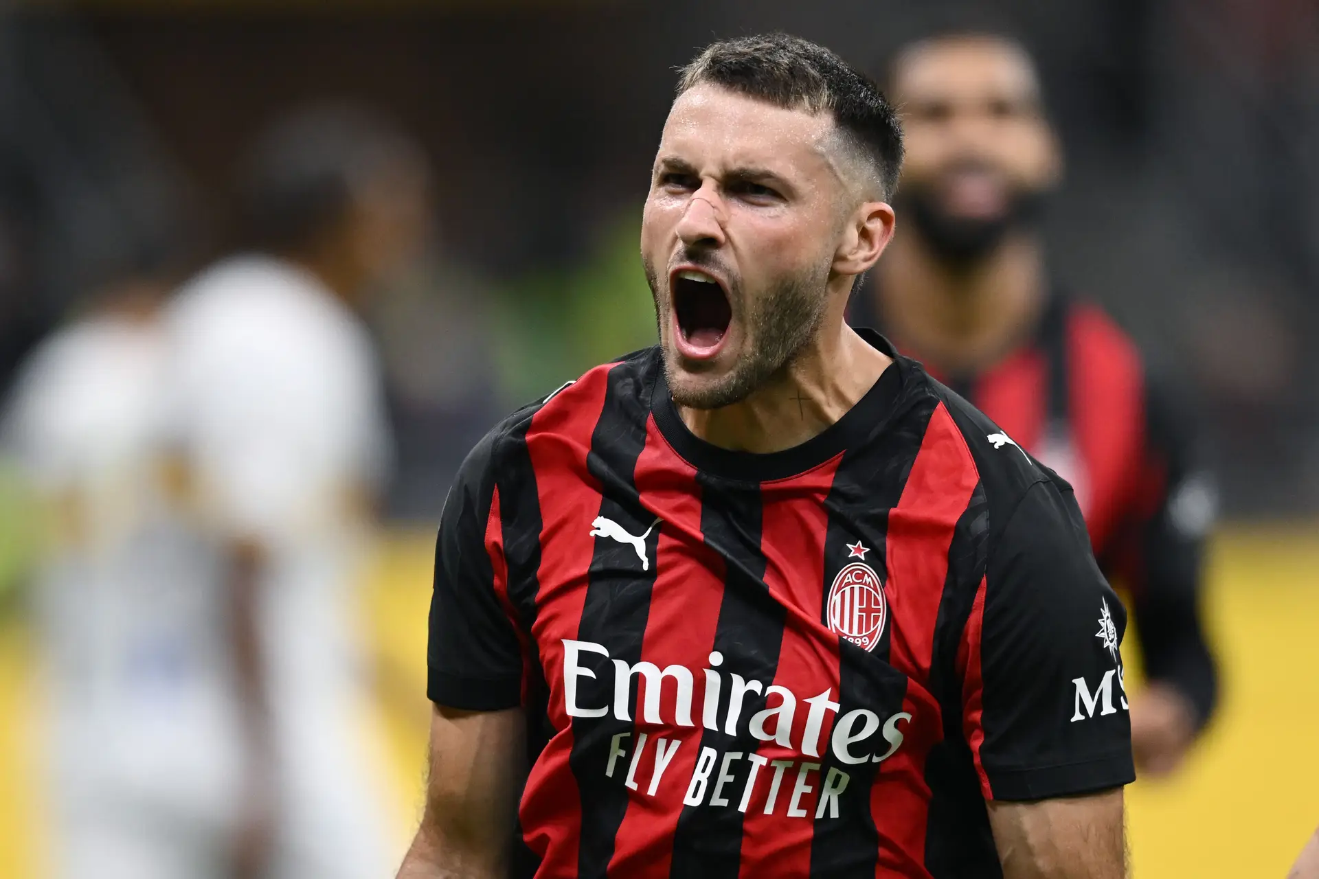 Santiago Gimenez com a camisola do AC Milan
