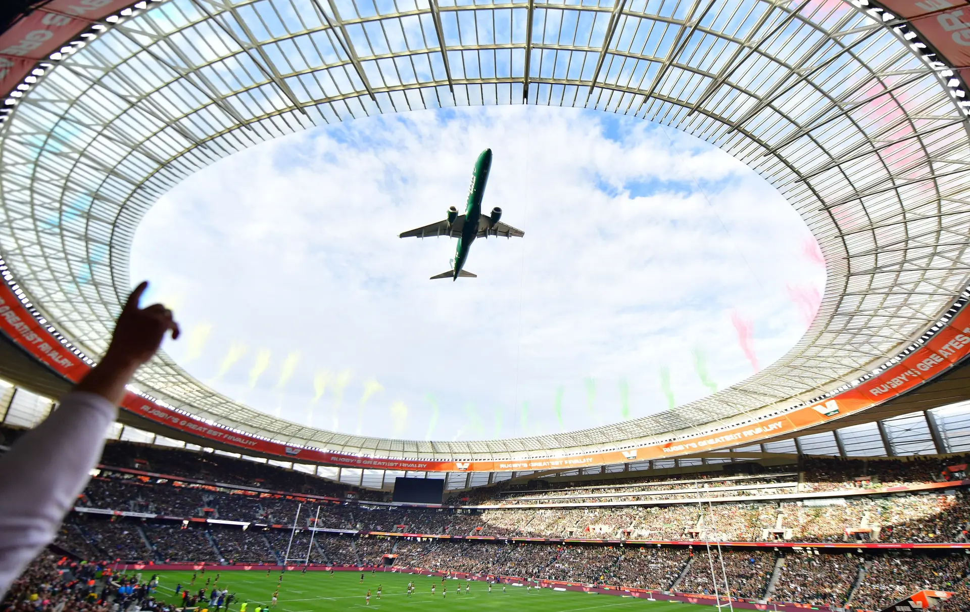 Um avião rasou o estádio antes do África do Sul-Nova Zelândia. Passou tão perto que a brincadeira não é para repetir