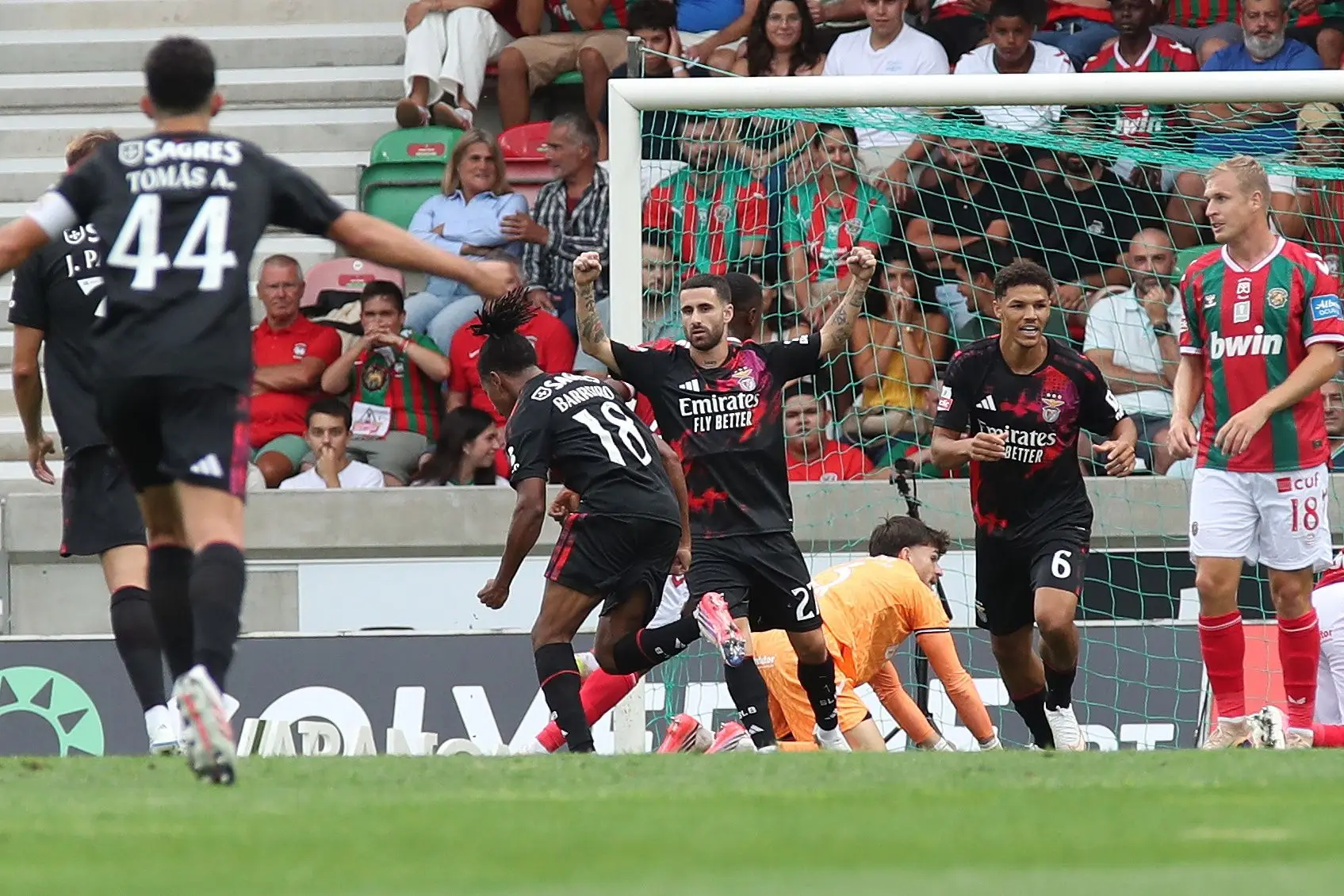 Barreiro é plural nos Barreiros e ajuda o Benfica a meter a quinta