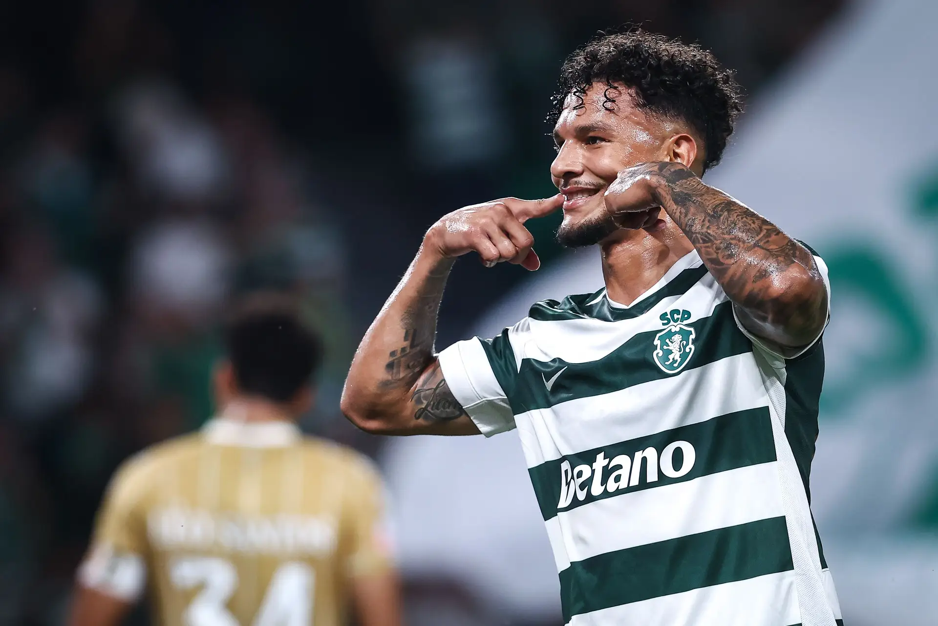 Vejam o sorriso de Luis Suárez, mas não se esqueçam do futebol de Luis Suárez, o goleador do Sporting que é muito mais que isso