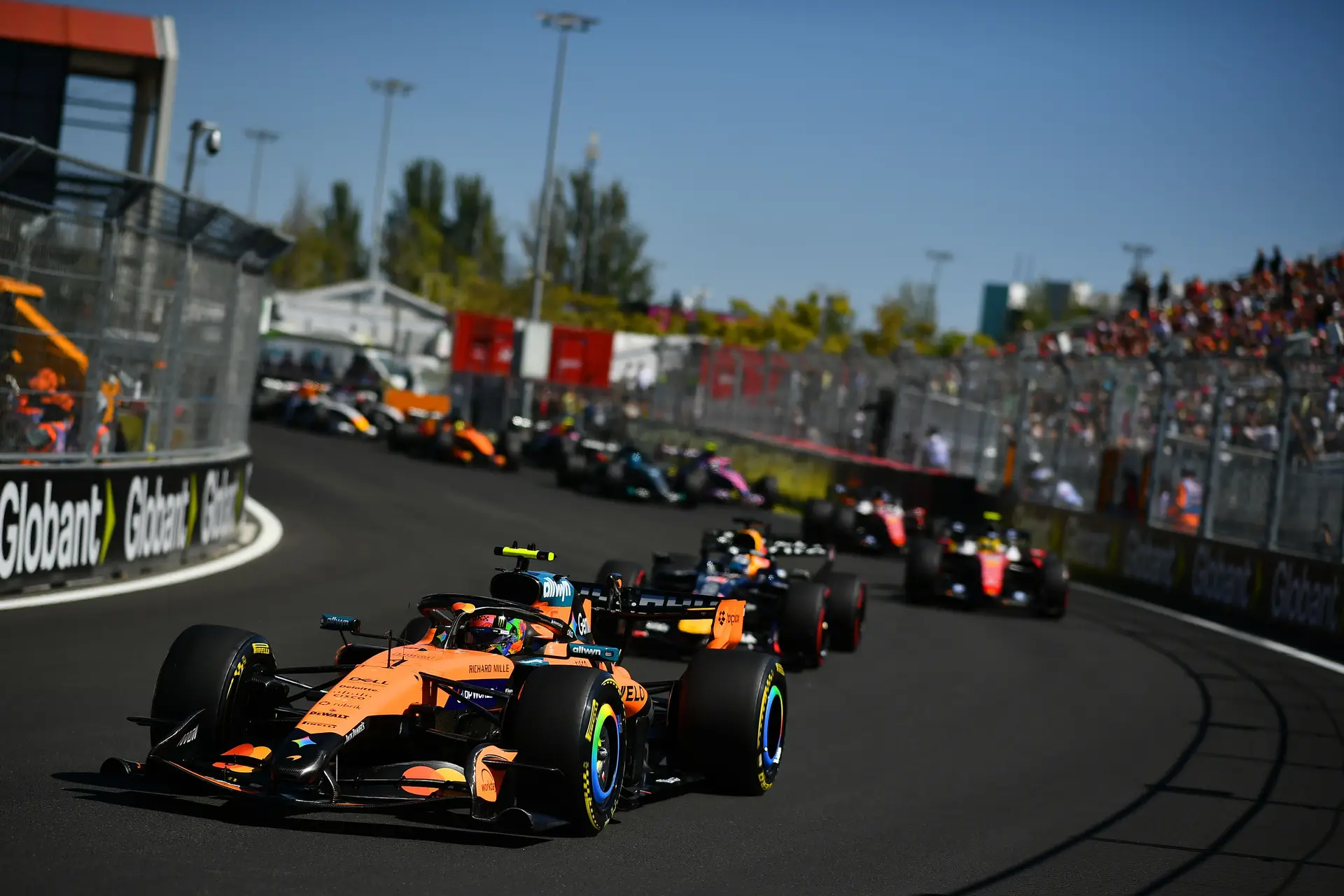 A longa procissão de carros que foi o GP Espanha