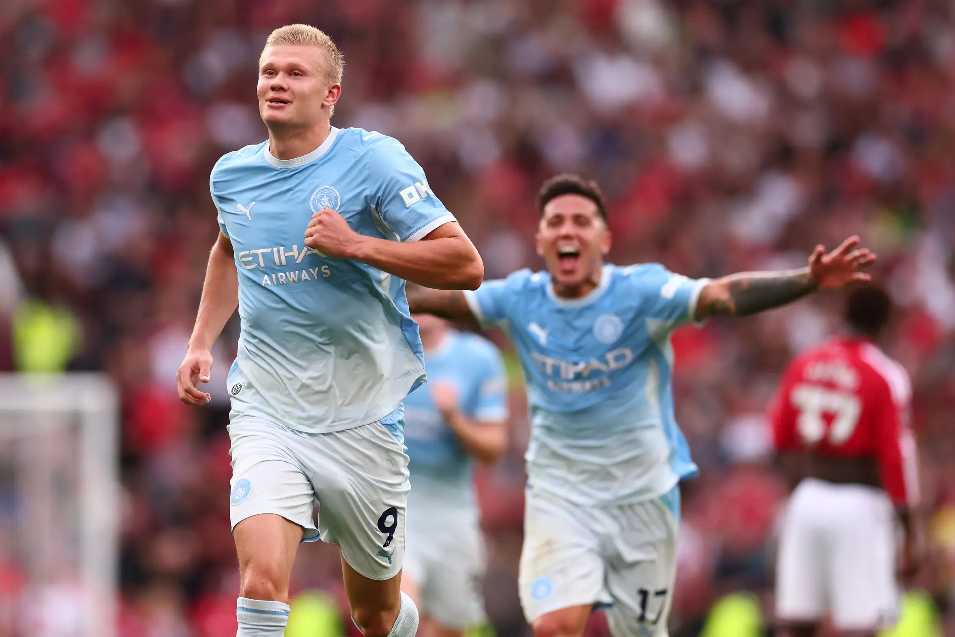 Haaland festeja o golo que valeu a vitória em Old Trafford