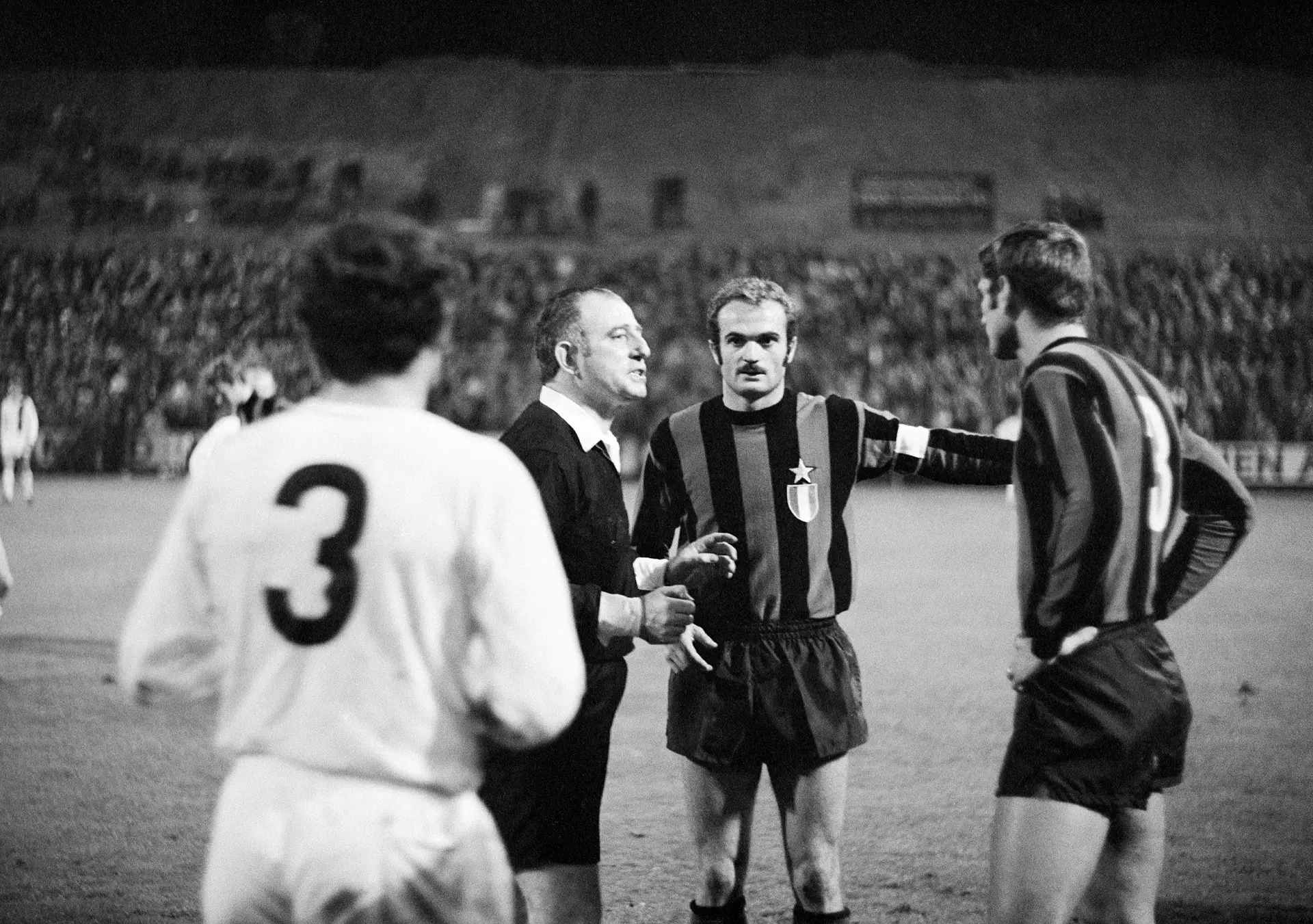 Sandro Mazzola, ao centro, com a camisola do Inter, o único clube que representou