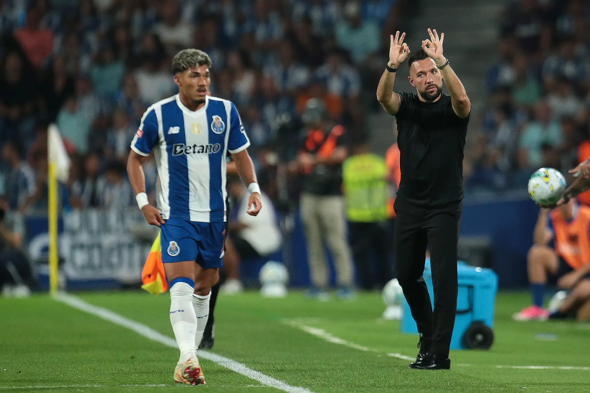 Francesco Farioli no banco do FC Porto