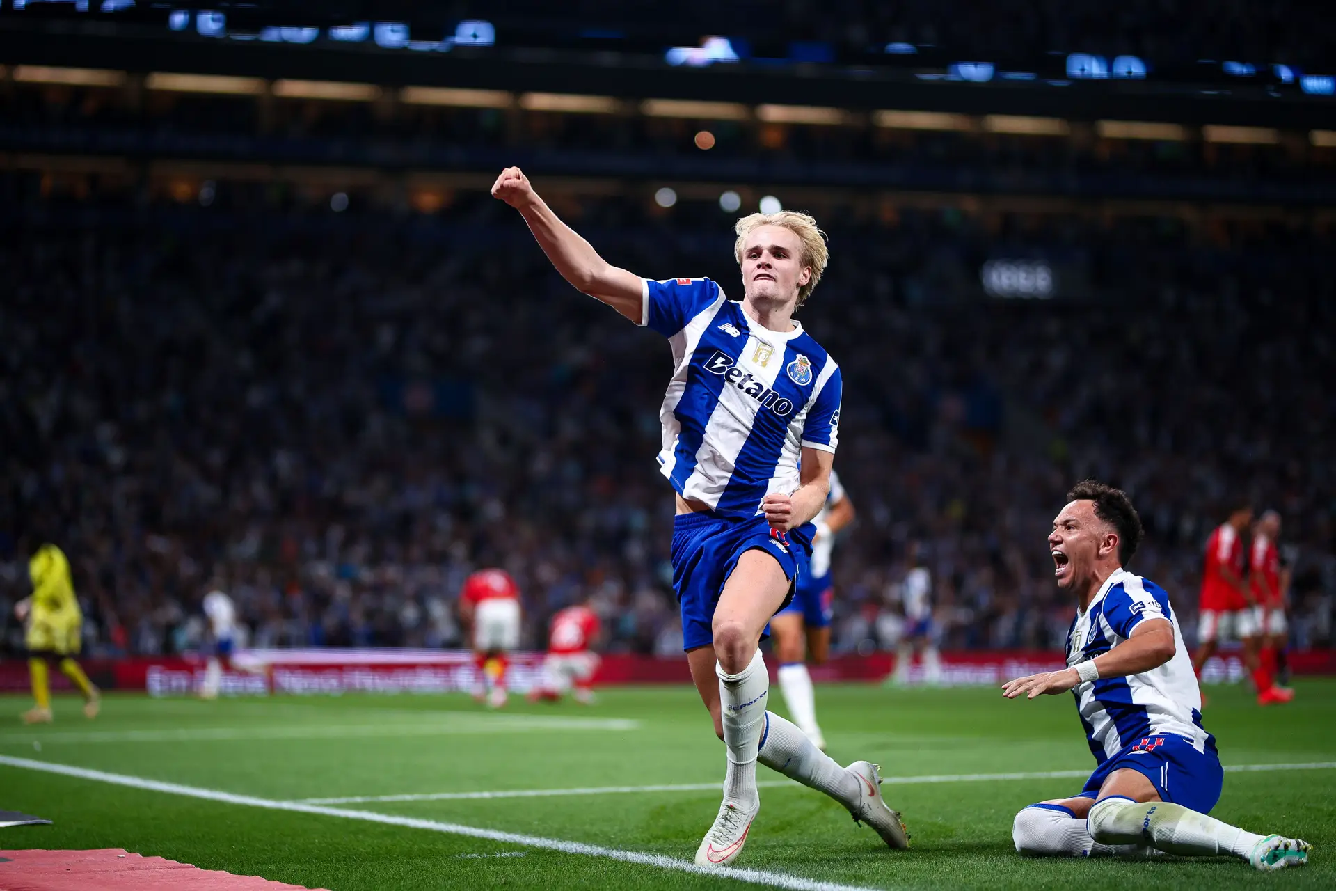 Frohold festeja o 3-1 no Dragão
